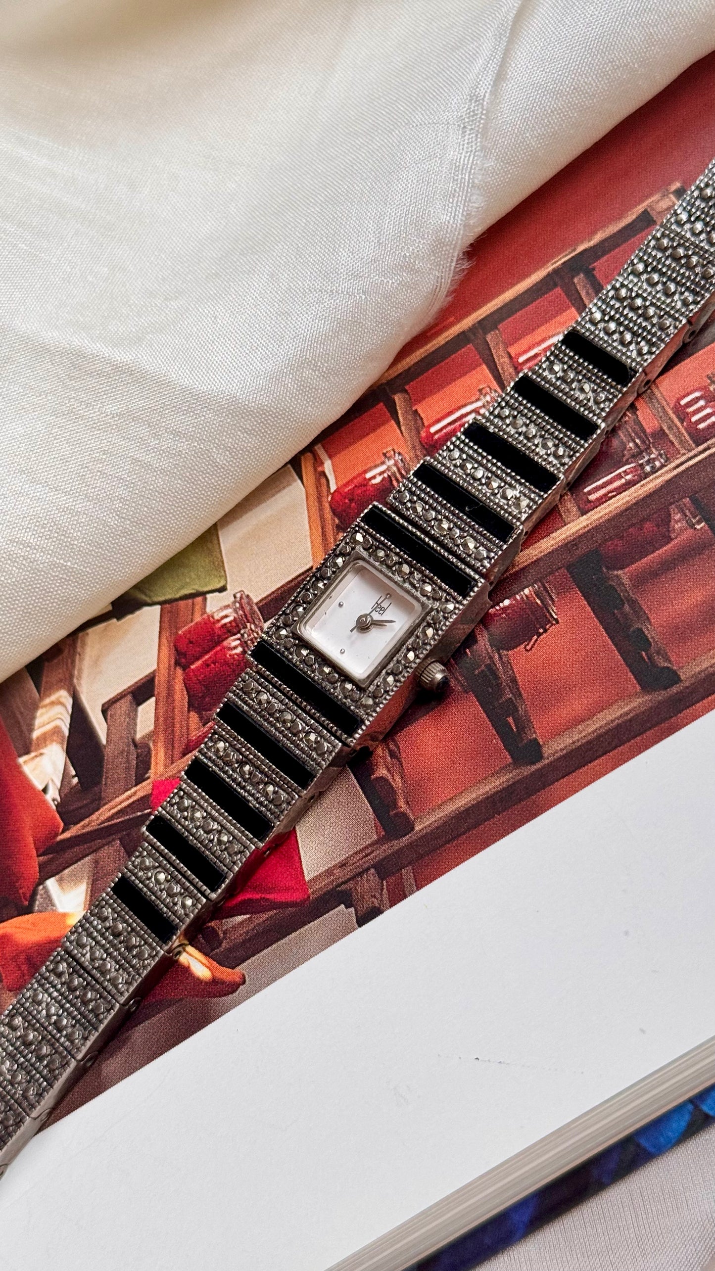 Heel Vintage Watch - Onyx with Marcasite