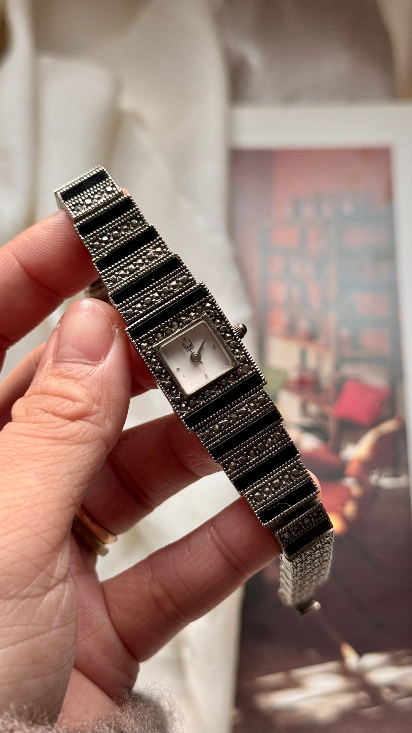 Heel Vintage Watch - Onyx with Marcasite