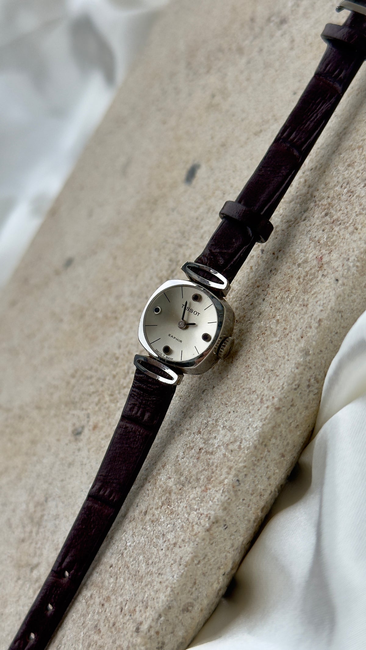 Near Mint - Tissot Saphir Ladies Watch - Original buckle with handmade leather