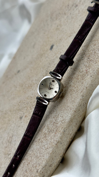 Near Mint - Tissot Saphir Ladies Watch - Original buckle with handmade leather