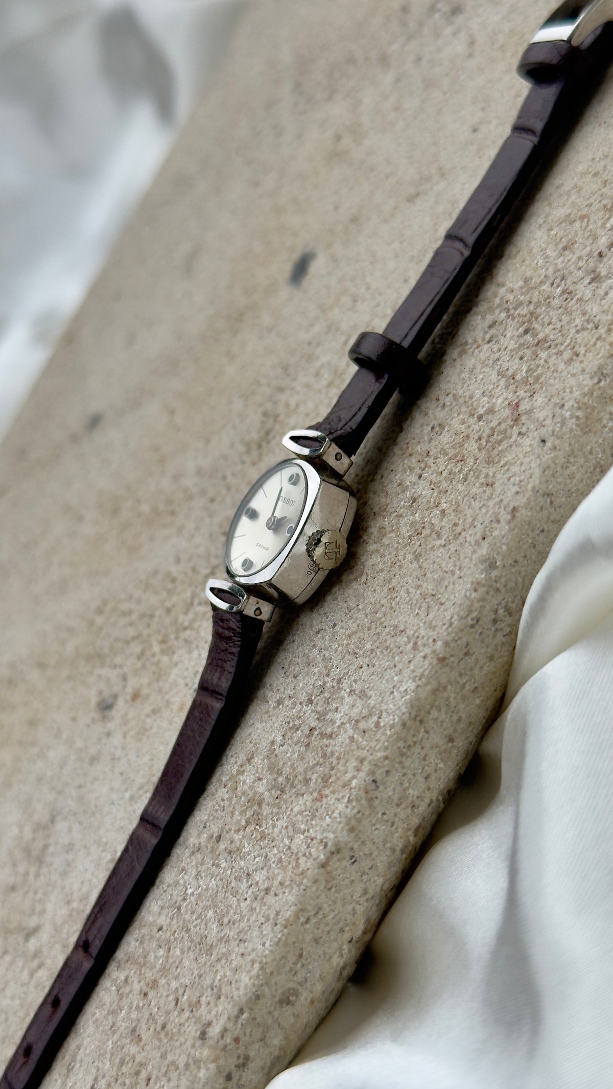 Near Mint - Tissot Saphir Ladies Watch - Original buckle with handmade leather