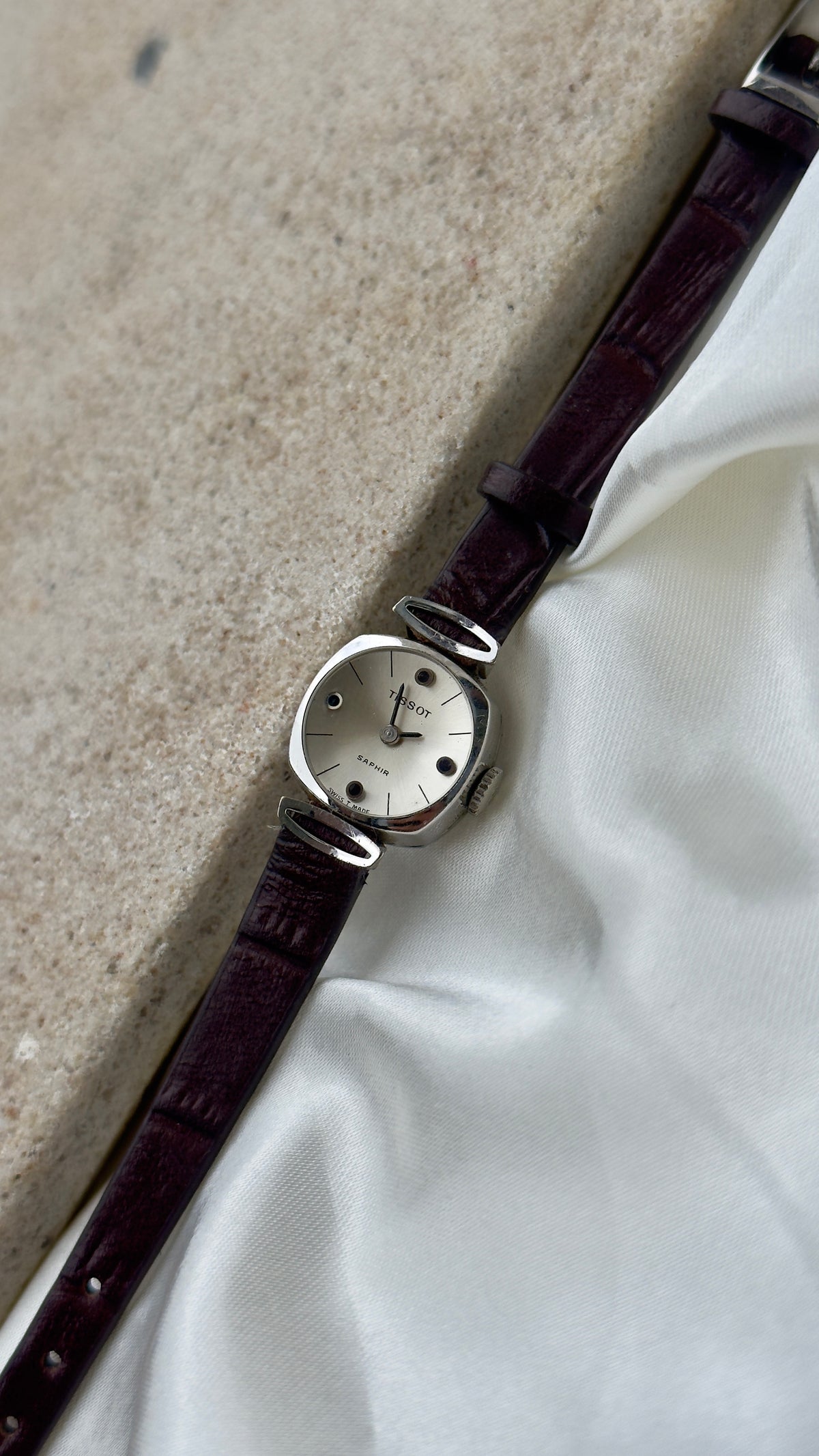 Near Mint - Tissot Saphir Ladies Watch - Original buckle with handmade leather