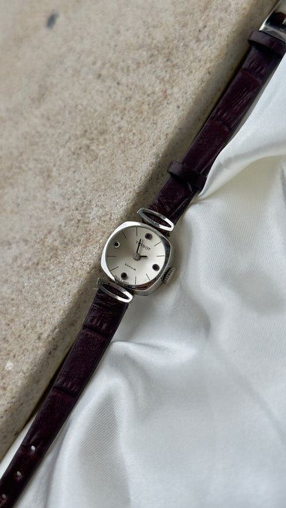 Near Mint - Tissot Saphir Ladies Watch - Original buckle with handmade leather
