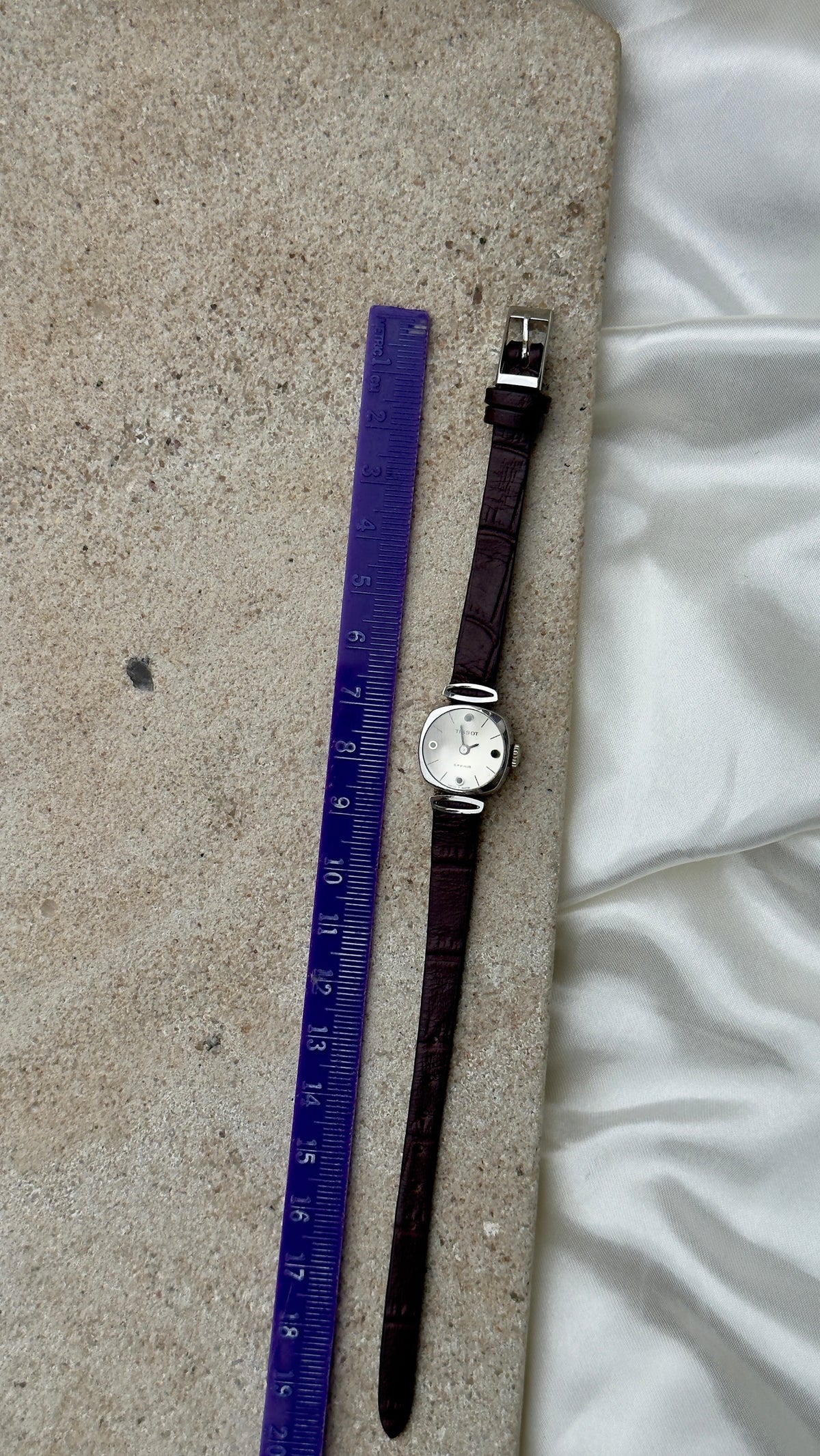 Near Mint - Tissot Saphir Ladies Watch - Original buckle with handmade leather