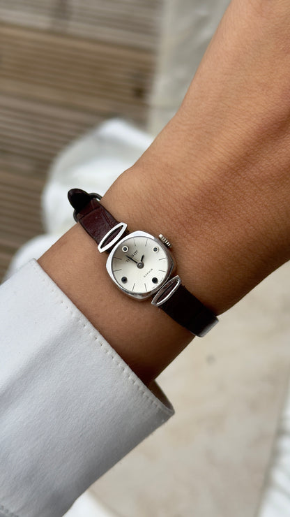 Near Mint - Tissot Saphir Ladies Watch - Original buckle with handmade leather