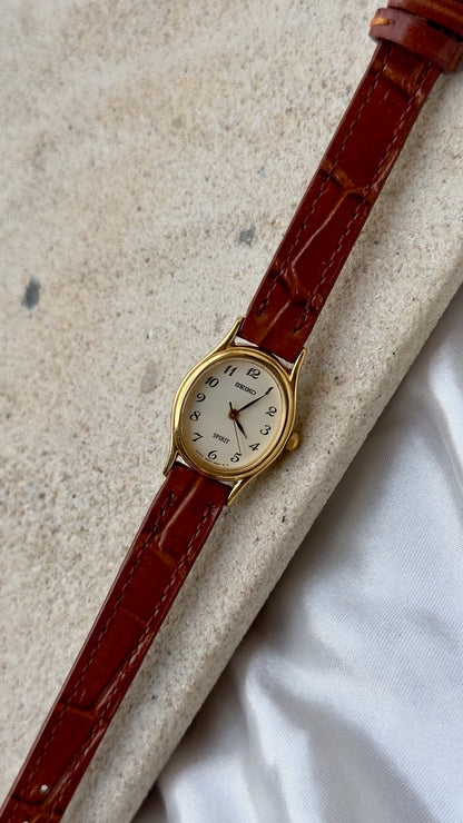 Seiko Vintage Watch 1994 - Oval face, gold-plated, handmade leather