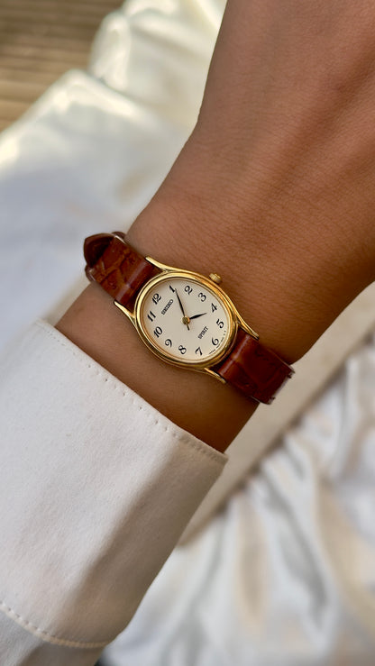 Seiko Vintage Watch 1994 - Oval face, gold-plated, handmade leather