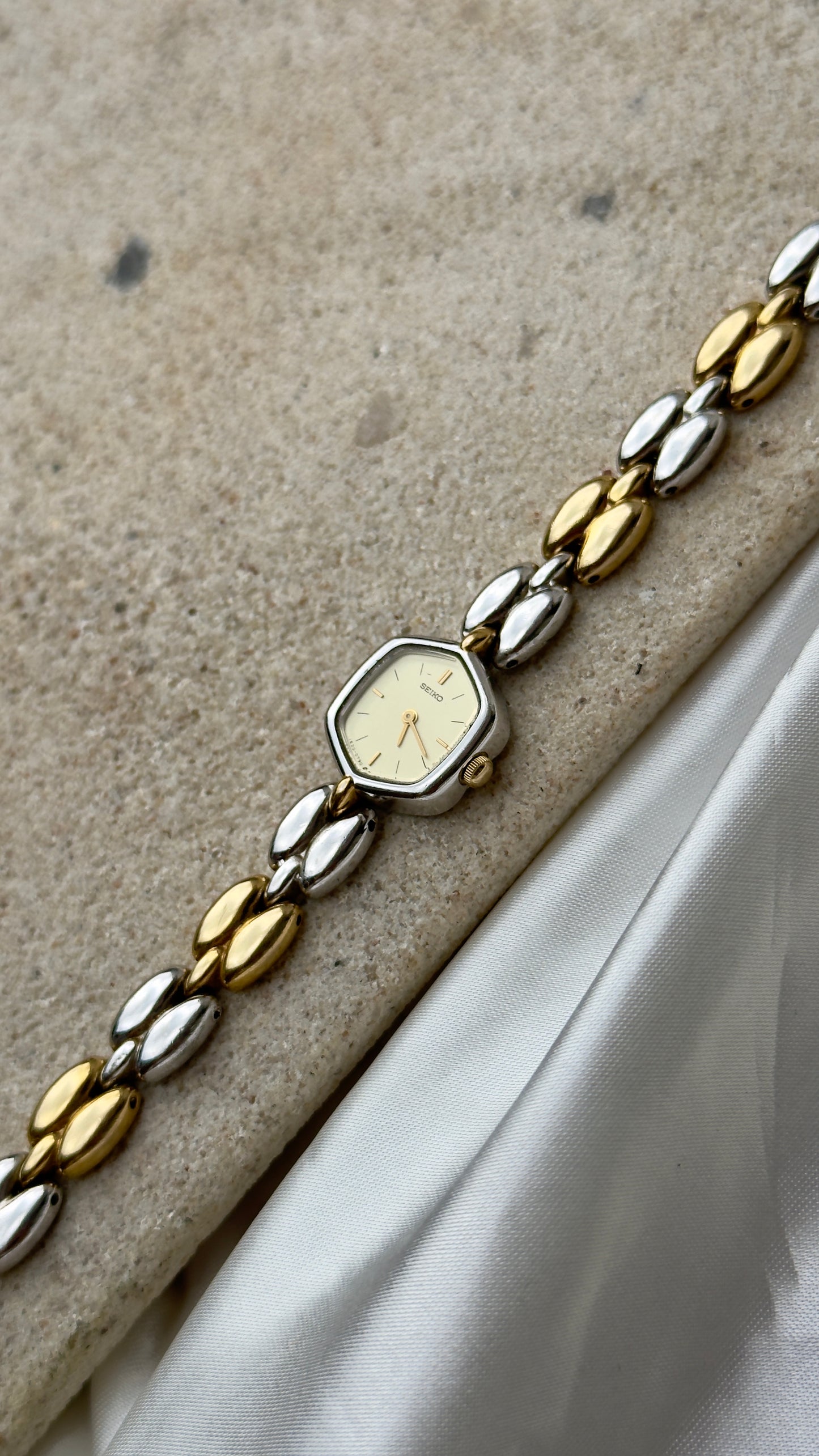1995 Seiko Art Deco vintage watch