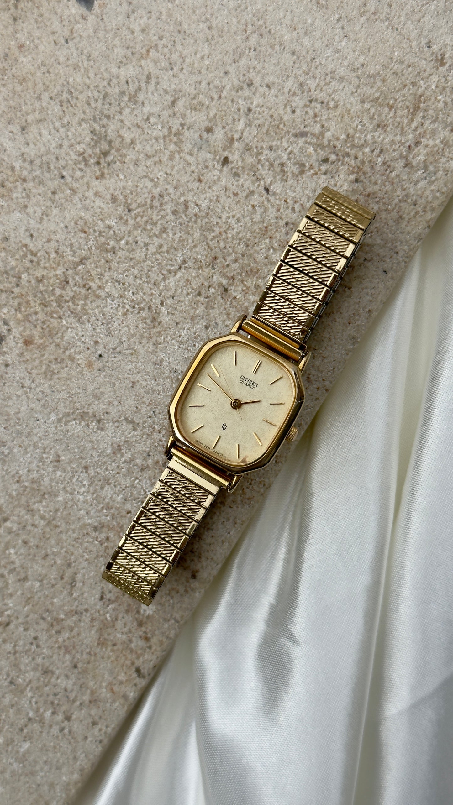 Citizen Vintage Watch 1986 - Cushion case champagne dial, stretch band