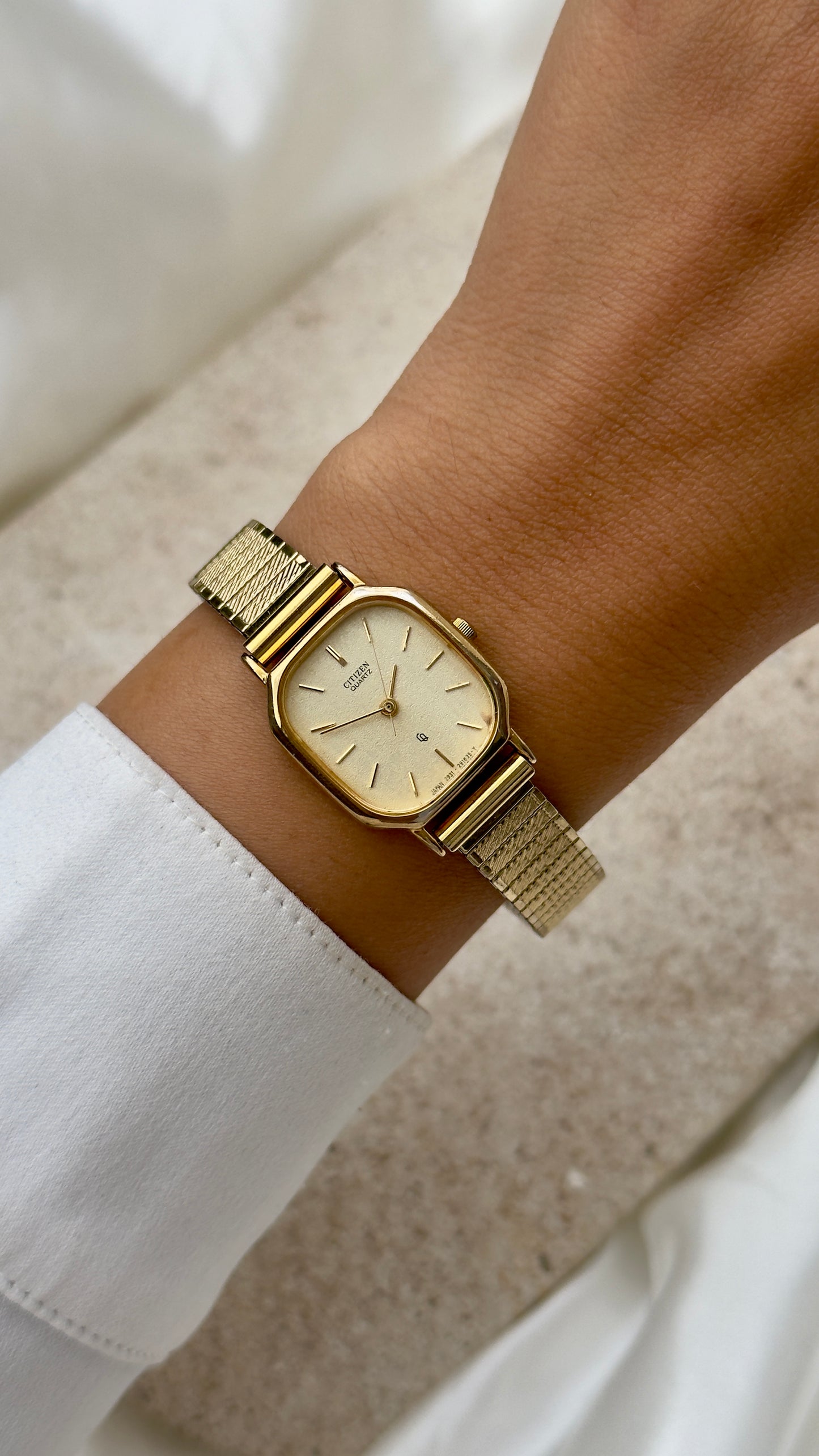 Citizen Vintage Watch 1986 - Cushion case champagne dial, stretch band