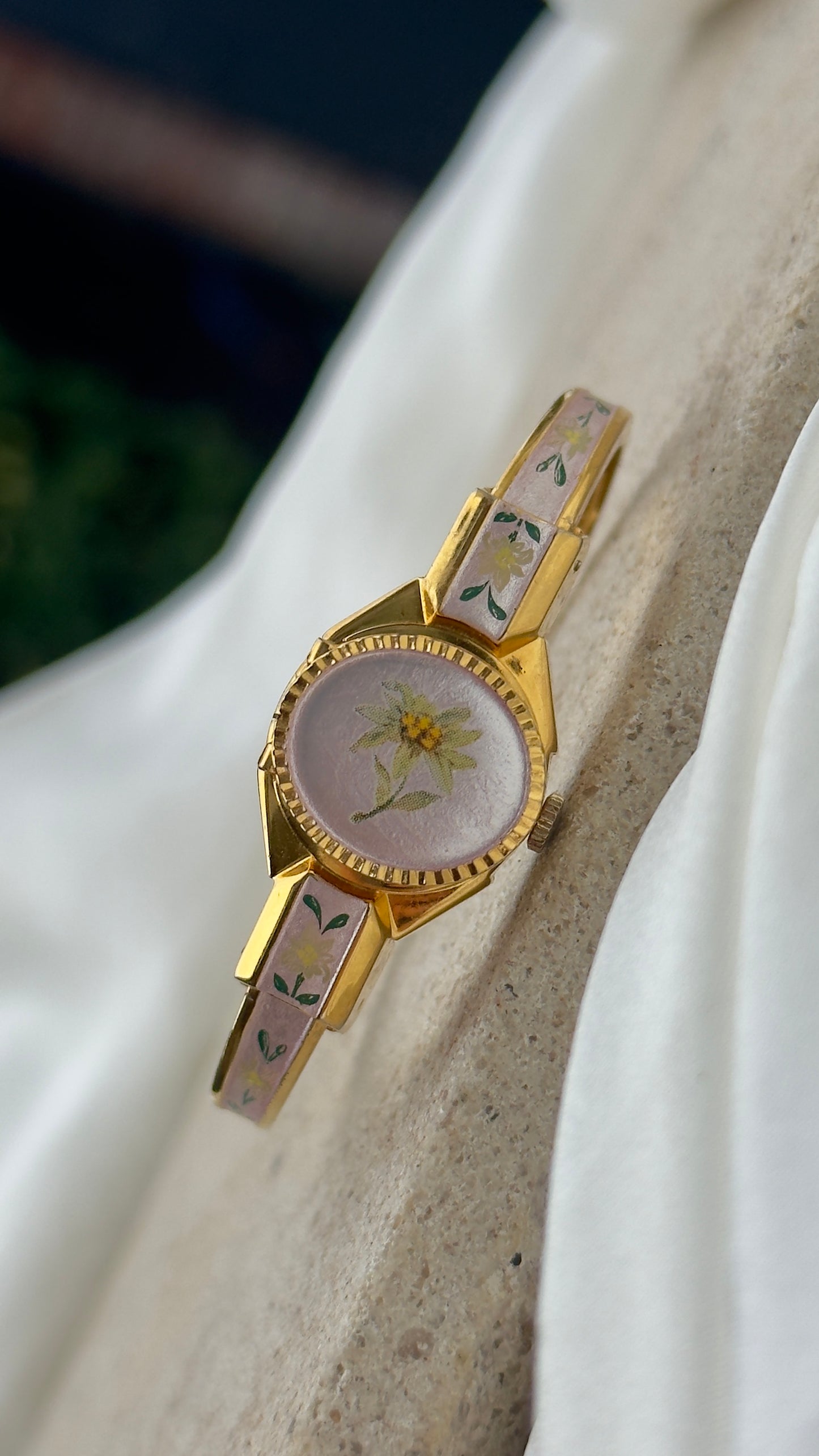 Hanowa Peekaboo vintage watch