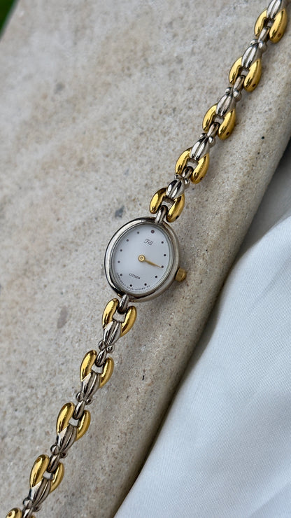 Citizen Fill Vintage Watch 1994 - Oval dial with dainty bracelet