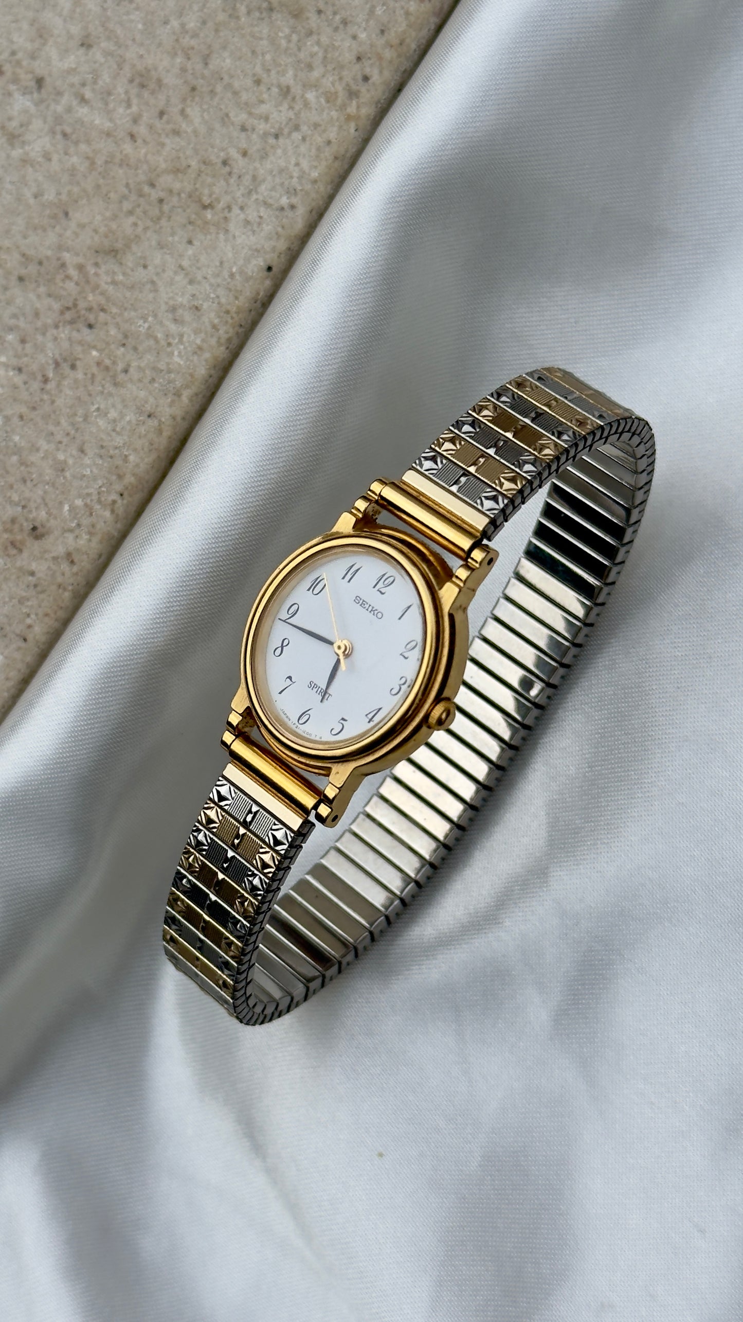 Seiko Spirit Vintage Watch 1996 - Oval Stepped Case  Black Dial with duo tone stretch band