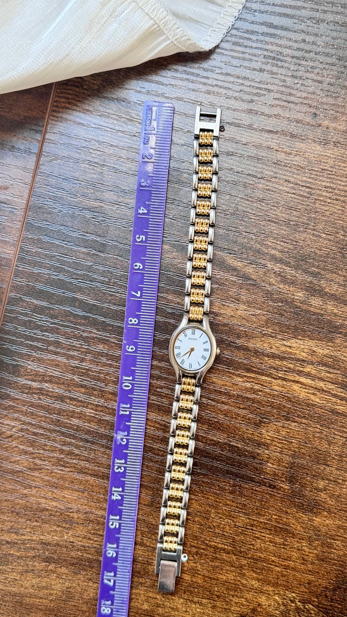 2000 Vintage Seiko Watch - Oval Dial