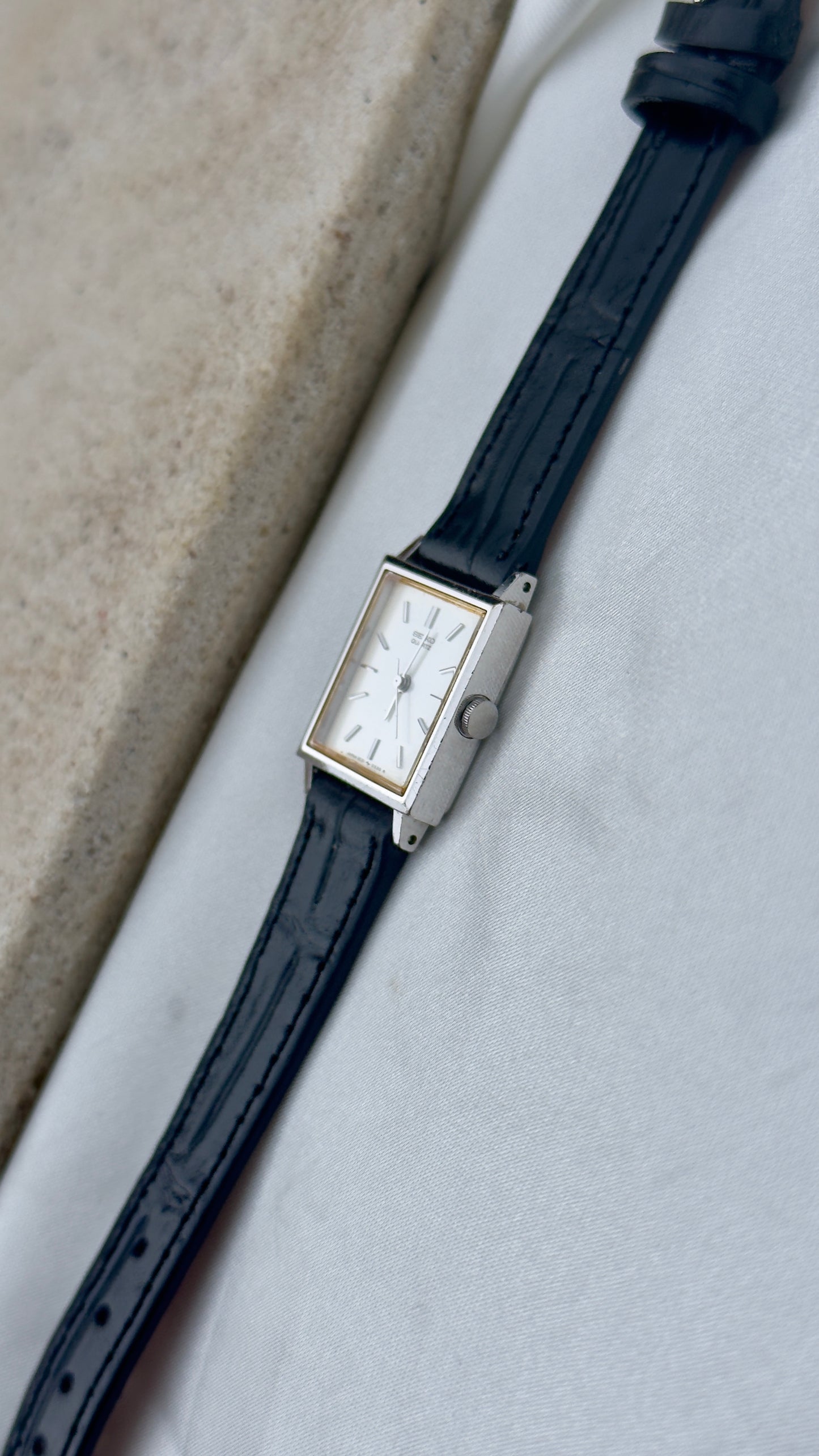 Vintage Seiko Women's Watch 1985 - genuine leather