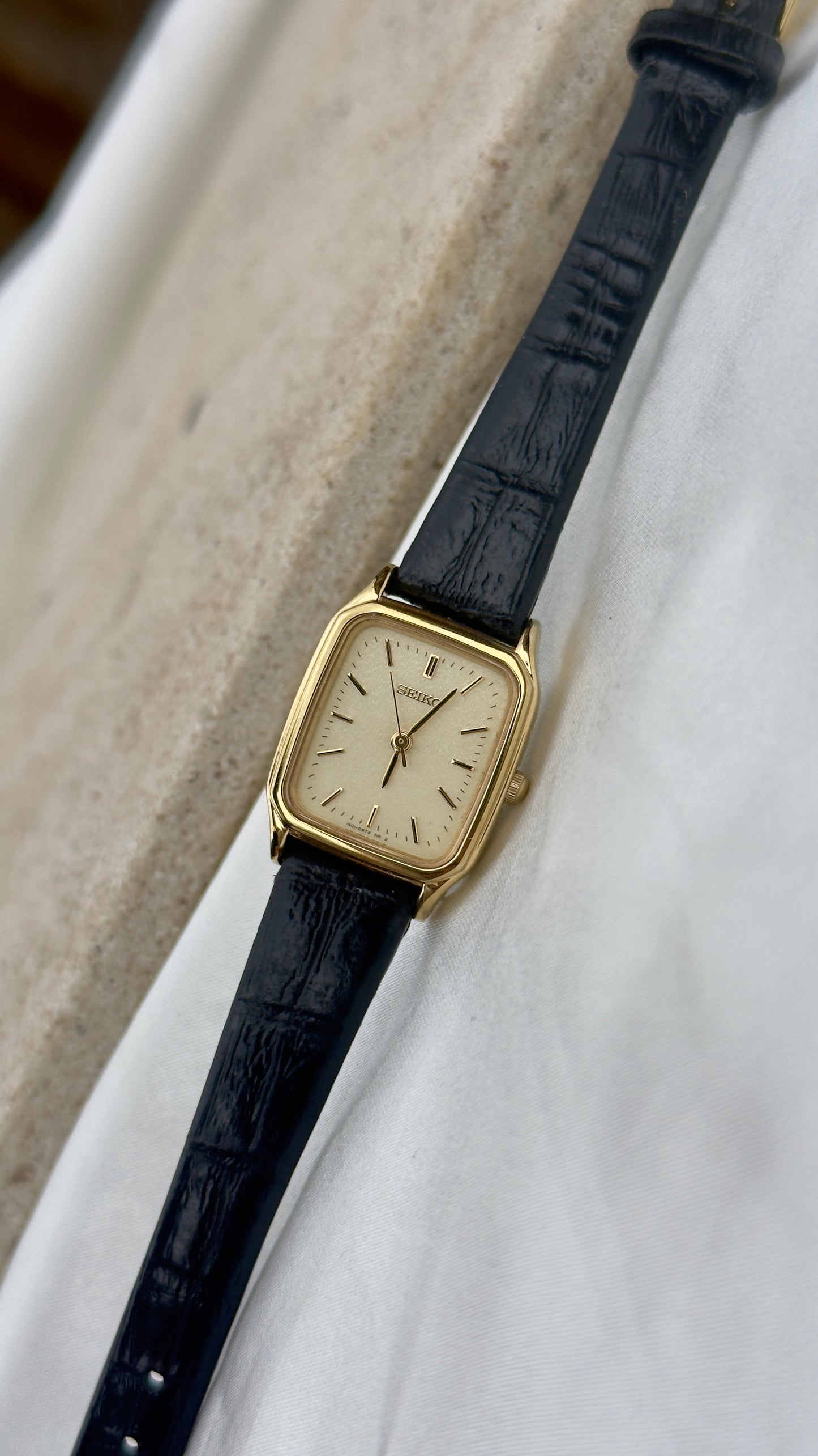 Vintage Seiko Women's Watch 2002 - original leather