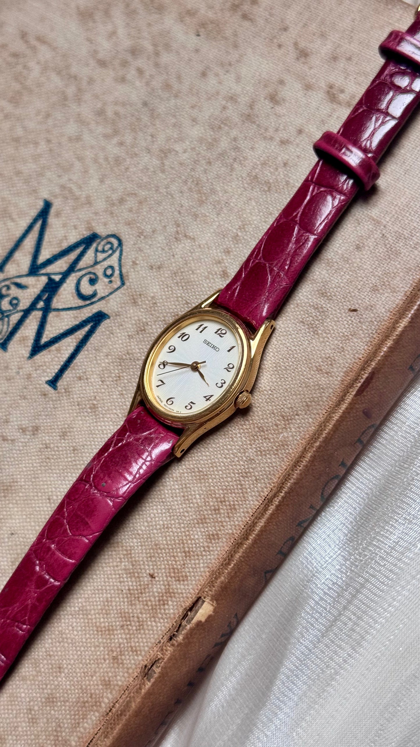 Seiko 1994 Oval Dial Vintage Watch - 18k Gold Plated - Original Buckle and Bracelet