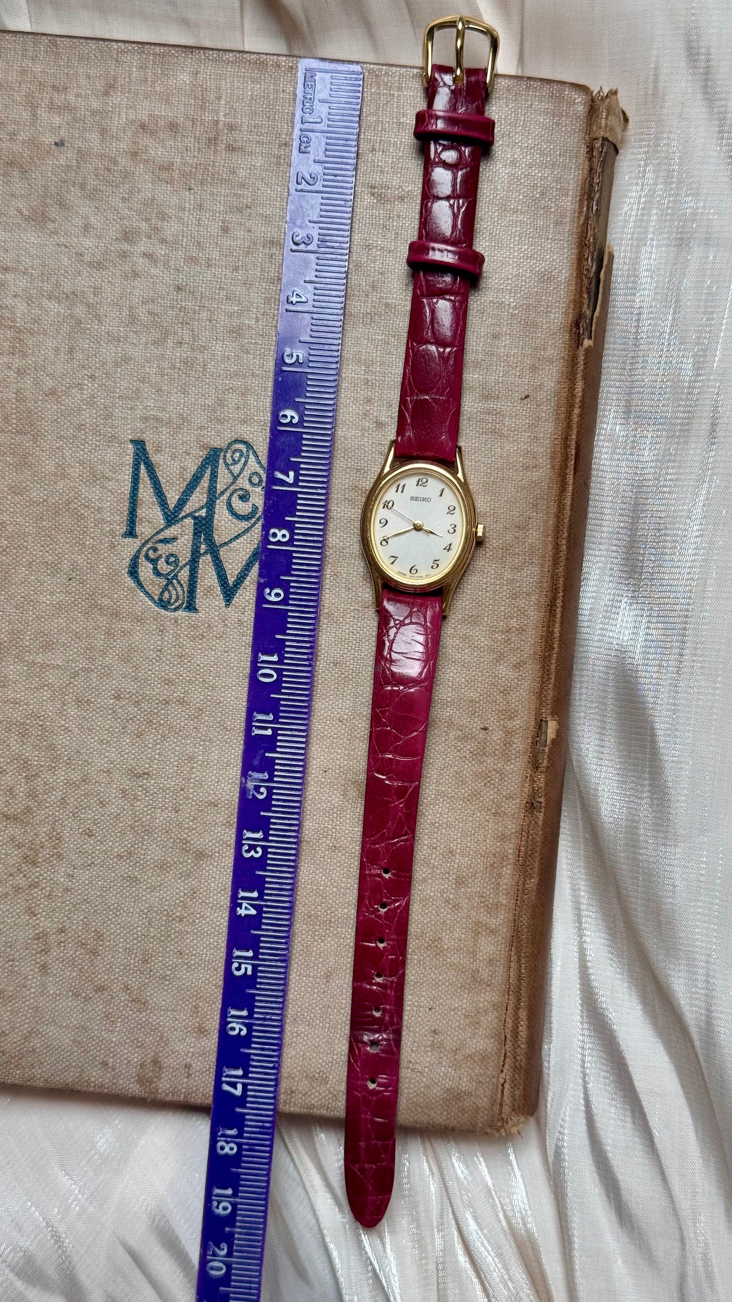 Seiko 1994 Oval Dial Vintage Watch - 18k Gold Plated - Original Buckle and Bracelet