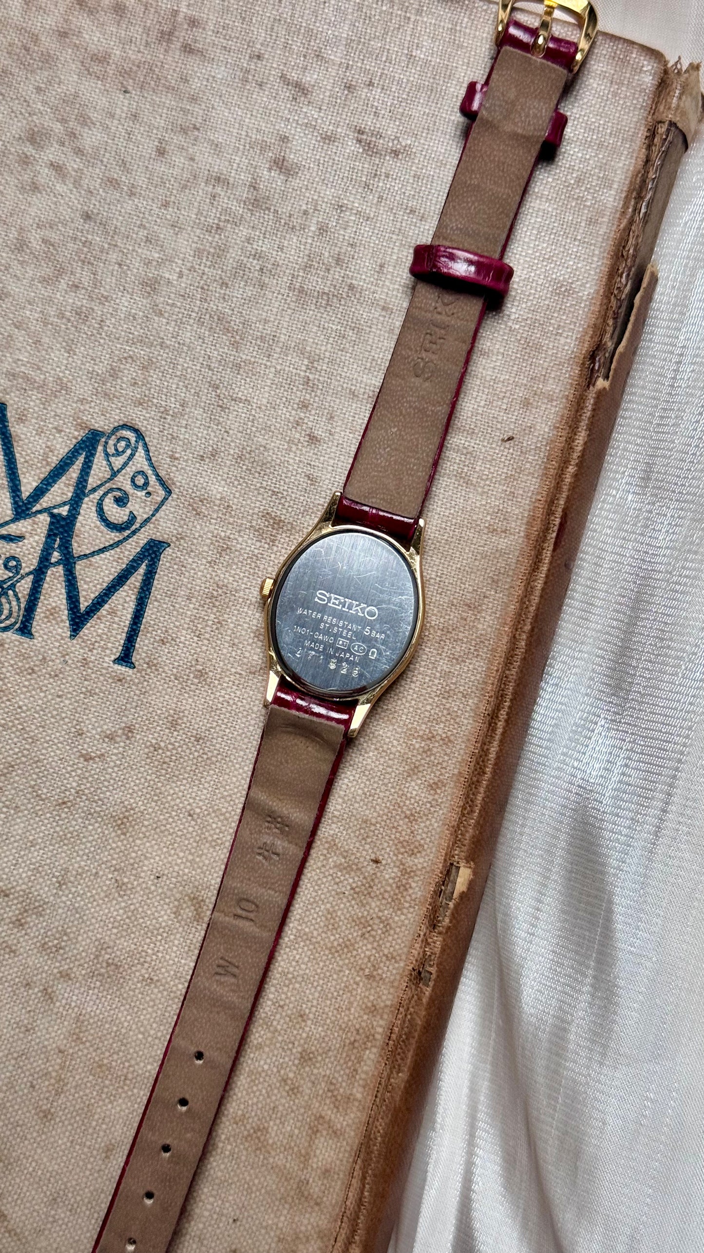 Seiko 1994 Oval Dial Vintage Watch - 18k Gold Plated - Original Buckle and Bracelet