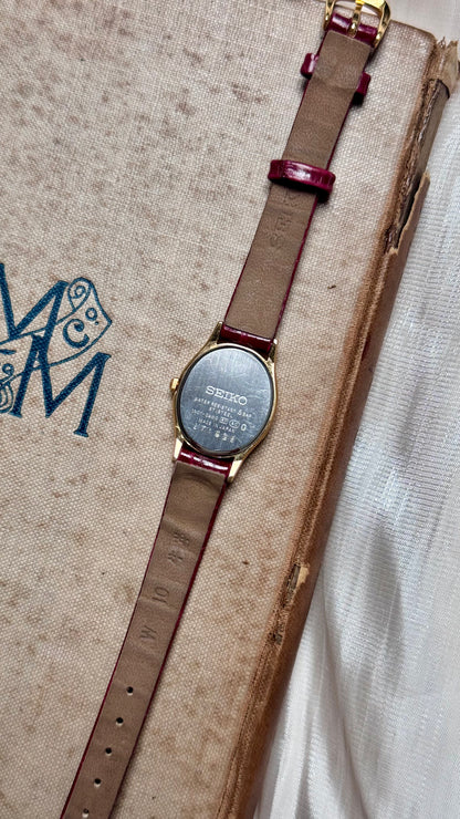 Seiko 1994 Oval Dial Vintage Watch - 18k Gold Plated - Original Buckle and Bracelet