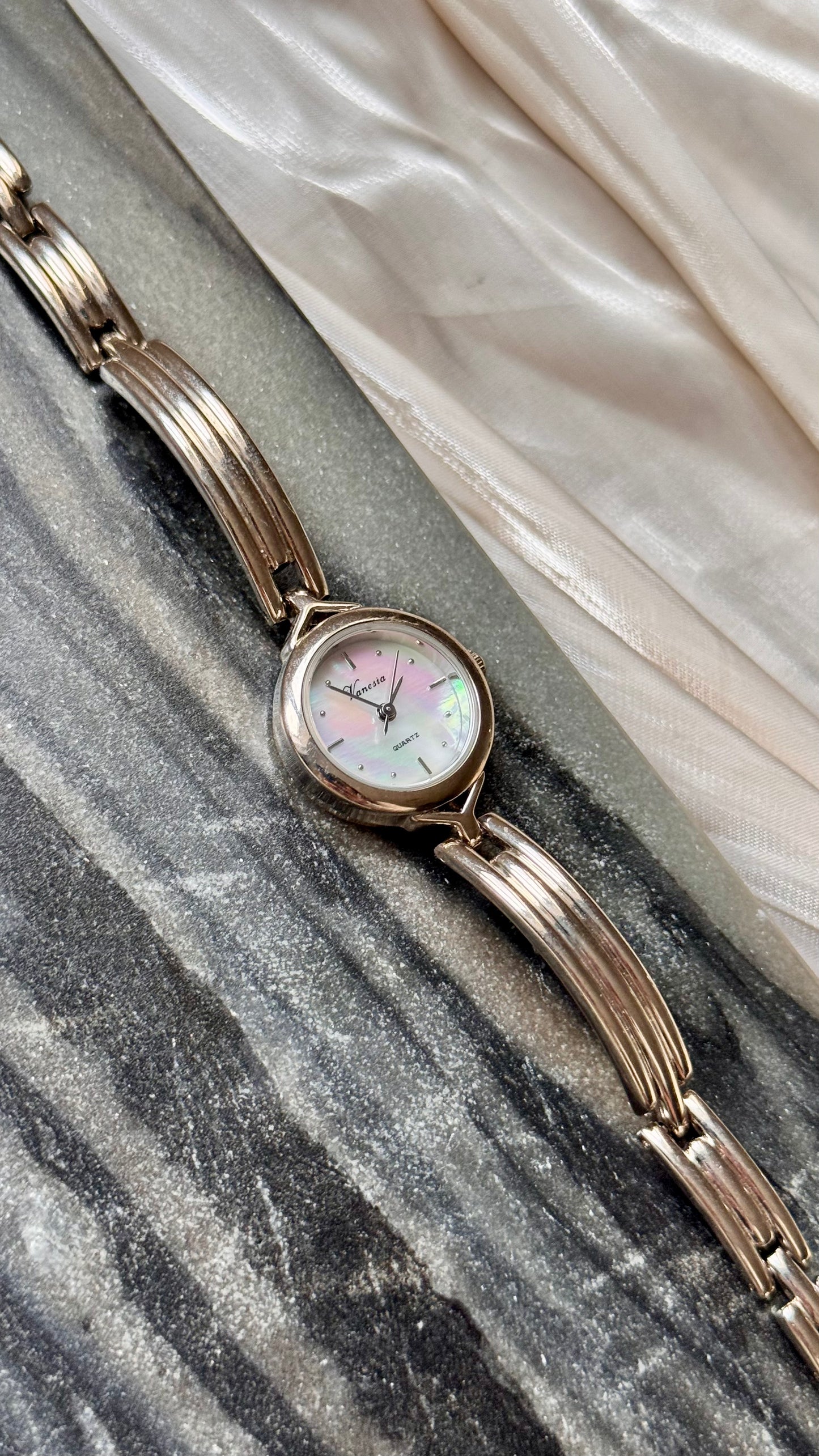 Vanesia Vintage Watch 1990s - Mother of Pearl Dial