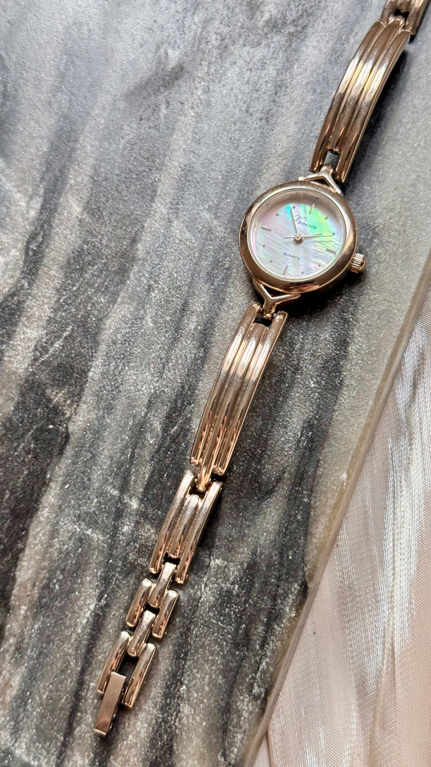 Vanesia Vintage Watch 1990s - Mother of Pearl Dial