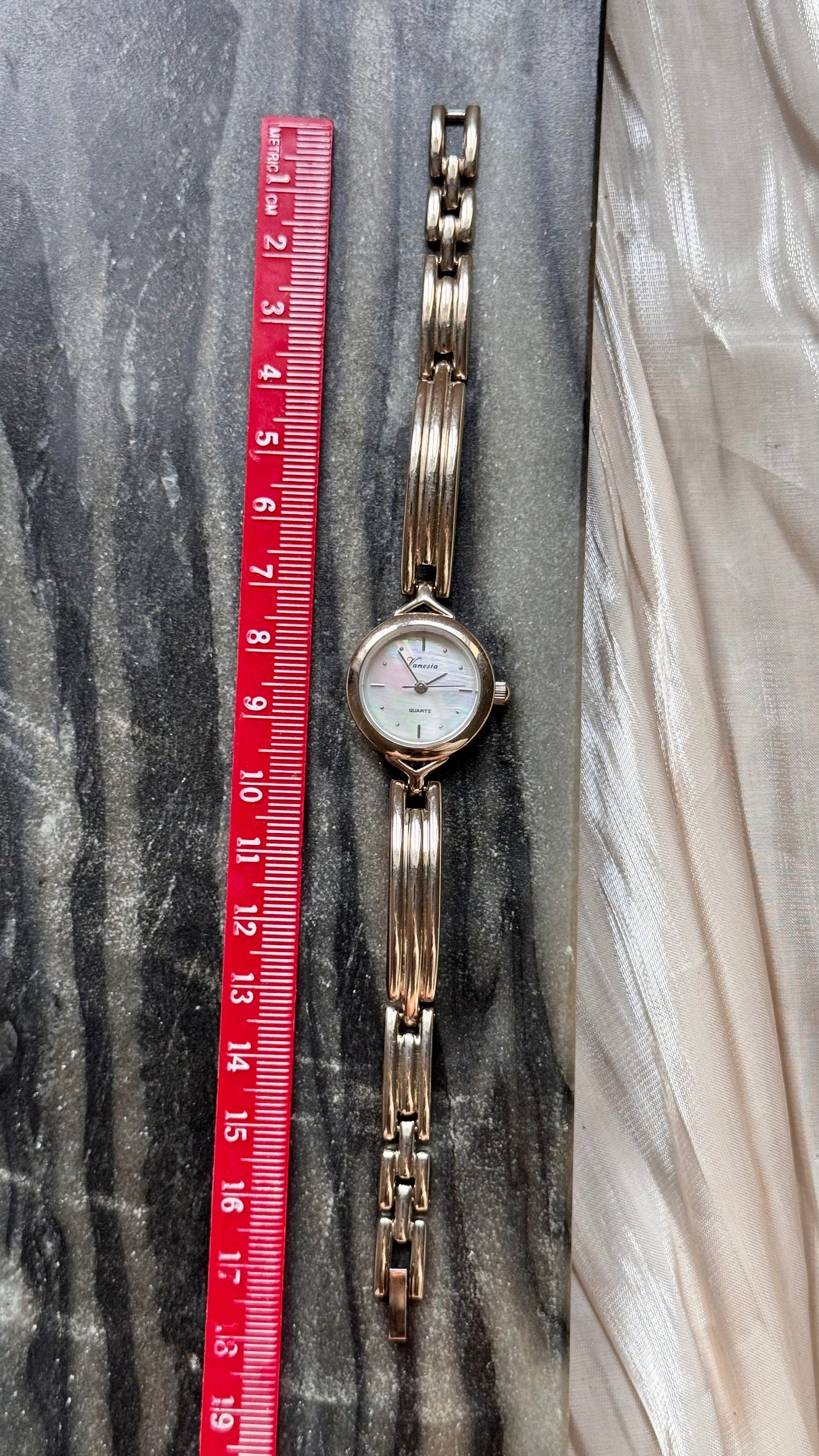 Vanesia Vintage Watch 1990s - Mother of Pearl Dial