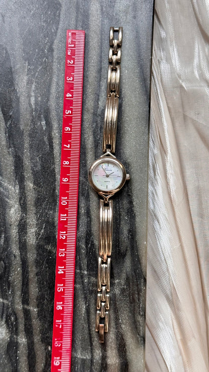Vanesia Vintage Watch 1990s - Mother of Pearl Dial