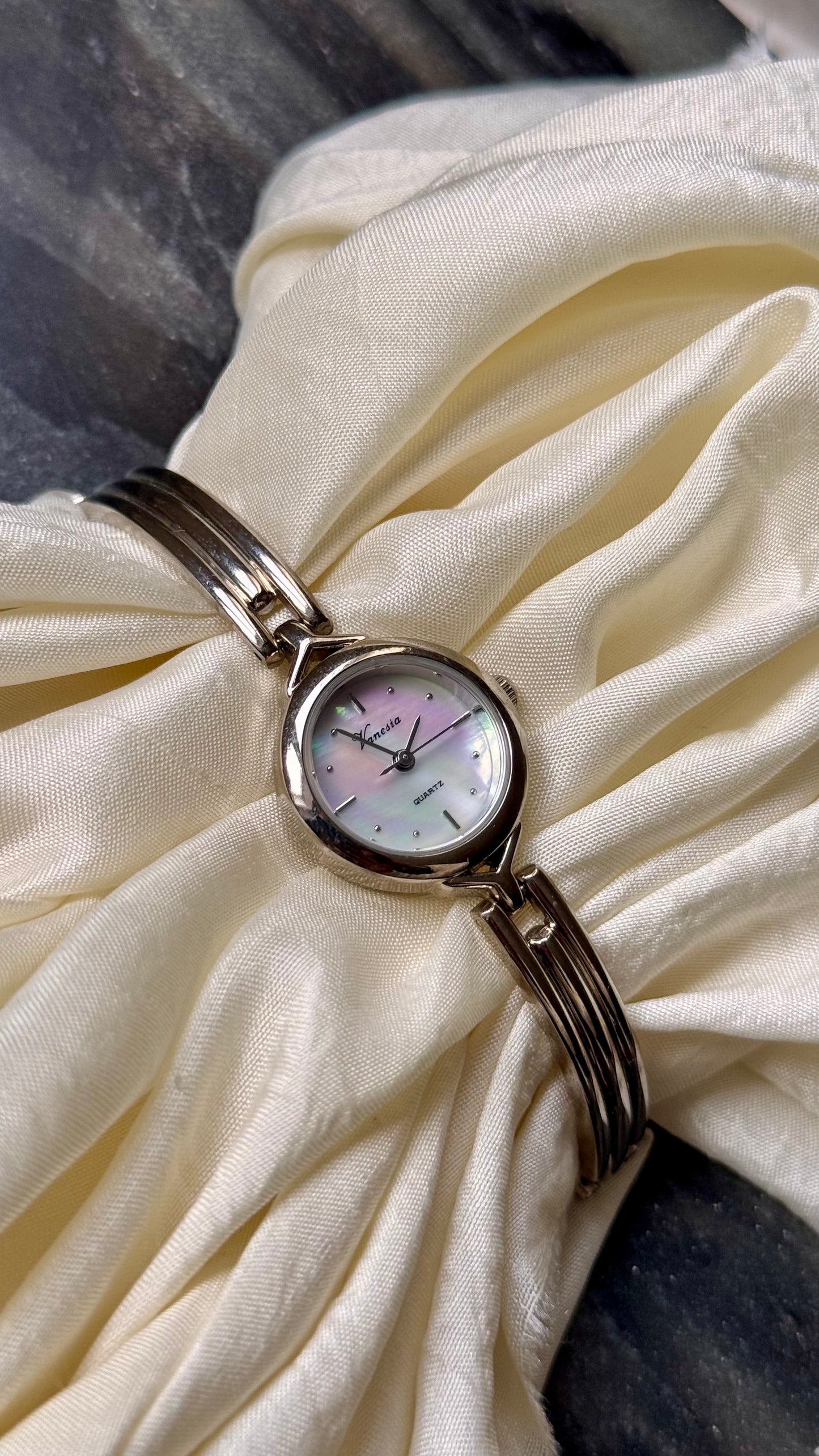 Vanesia Vintage Watch 1990s - Mother of Pearl Dial