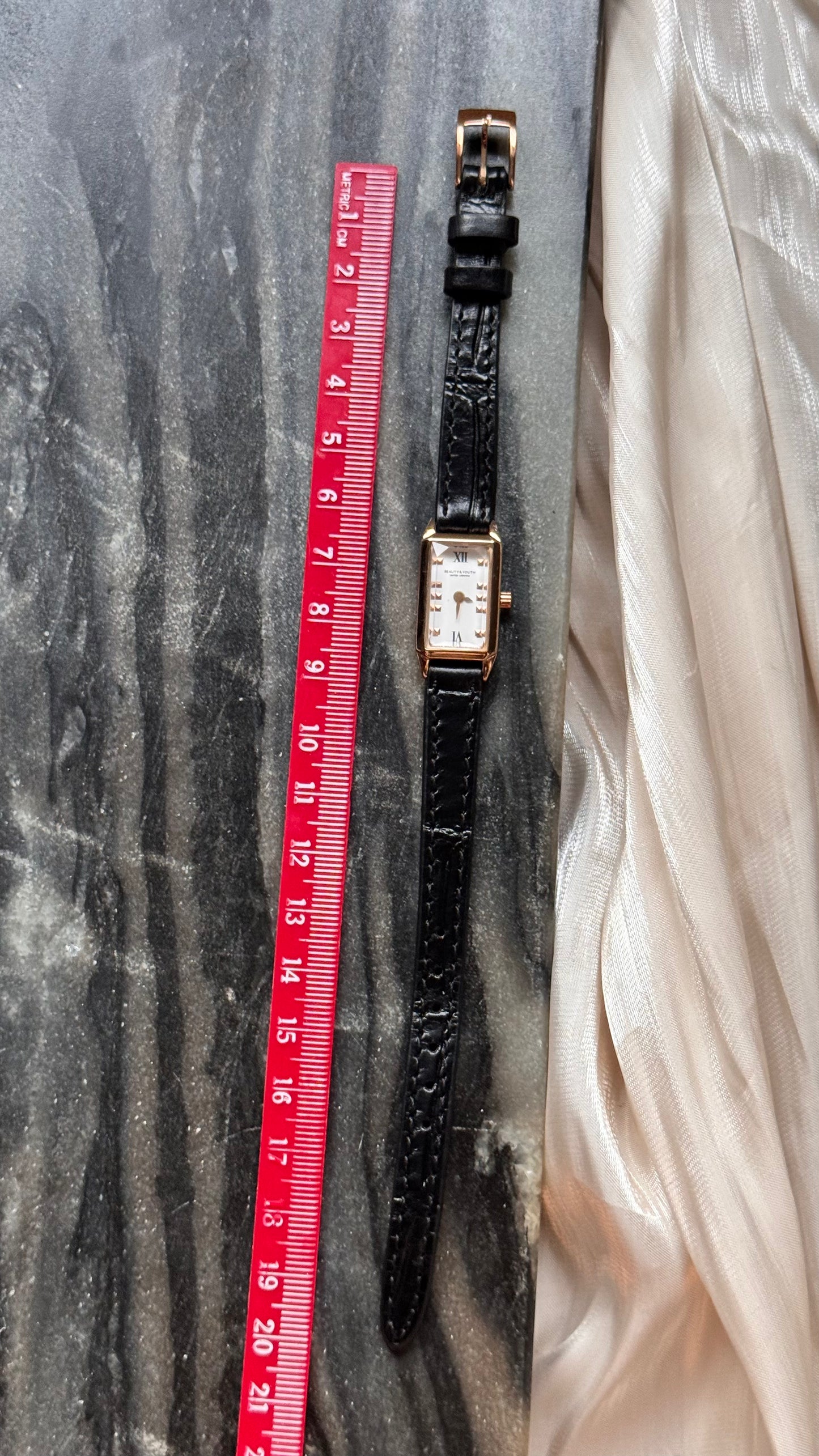 United Arrows vintage watch 1990s