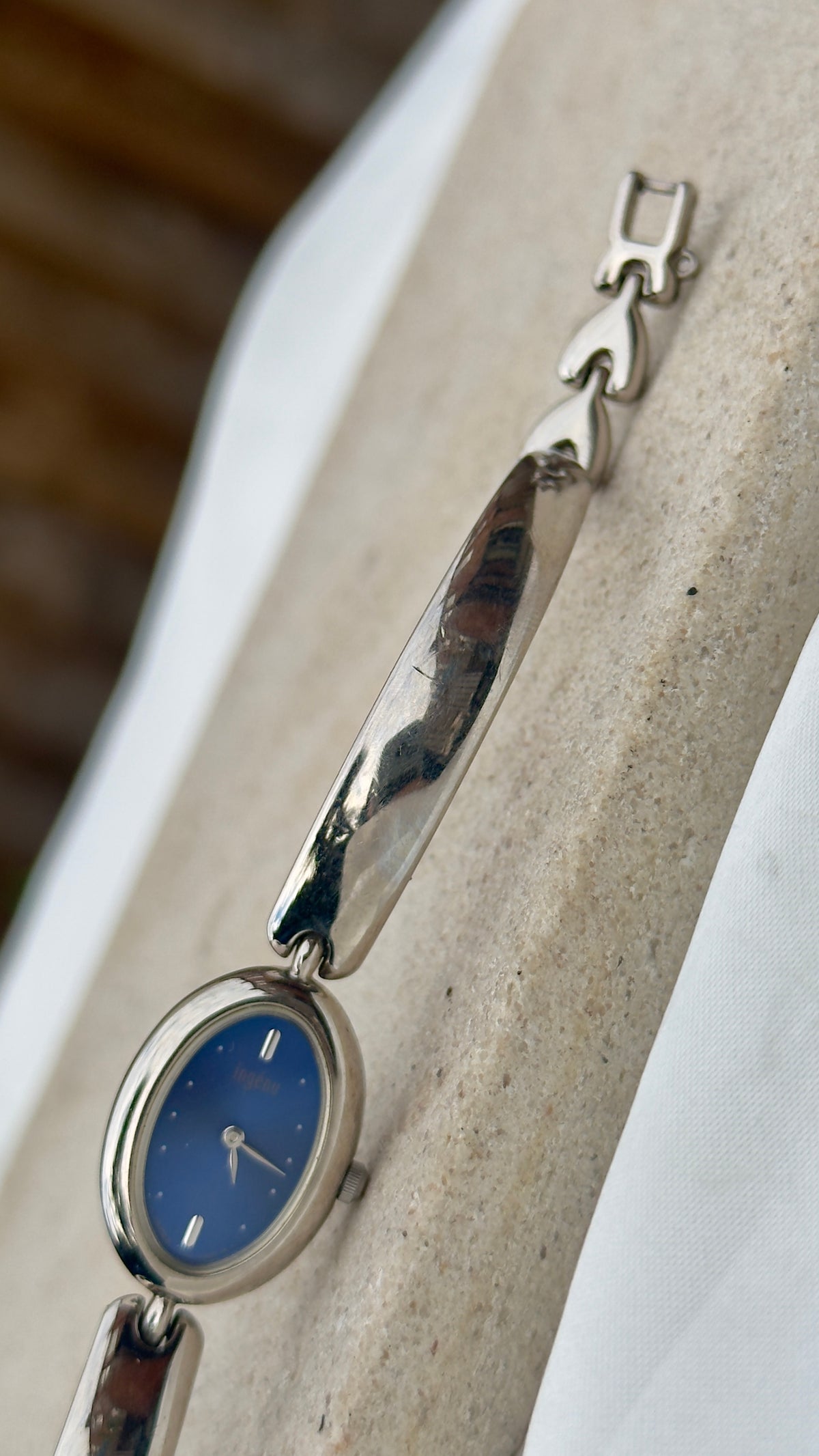 Seiko Alba Vintage Watch 1995 - Oval face, blue dial