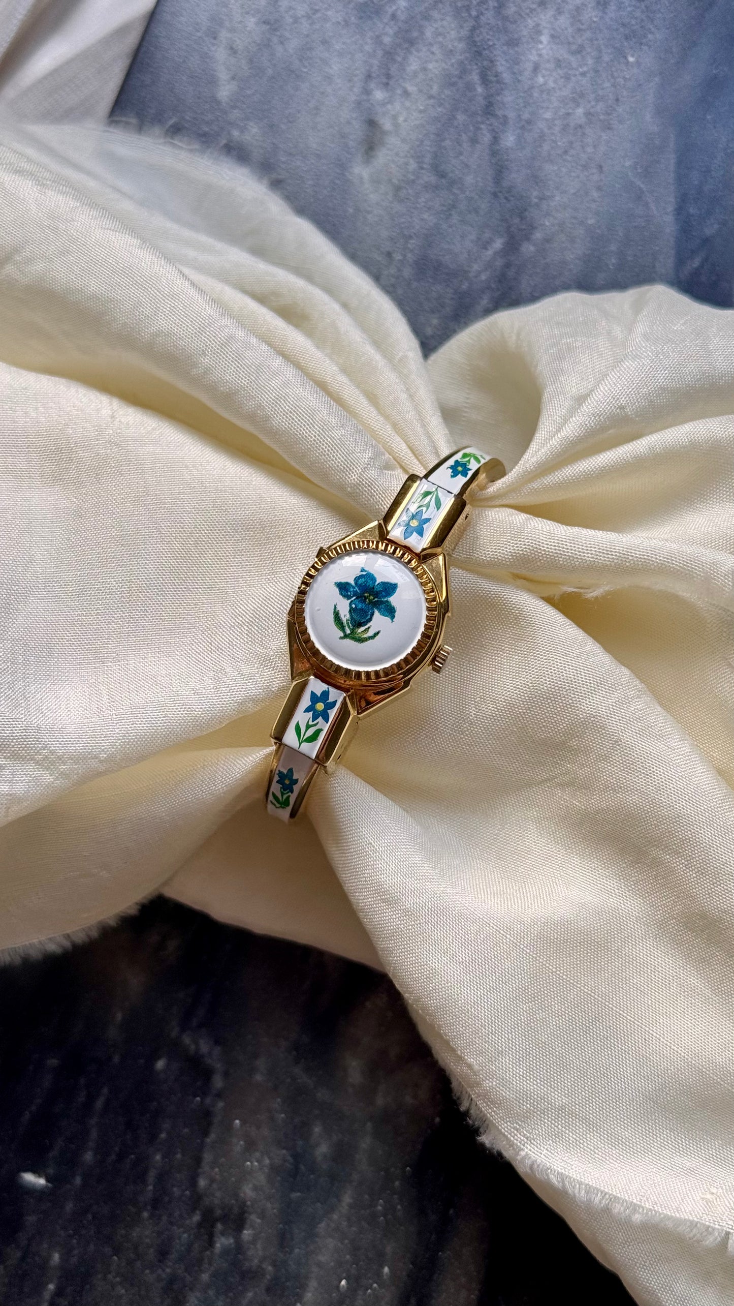 Clovat Peekaboo vintage watch