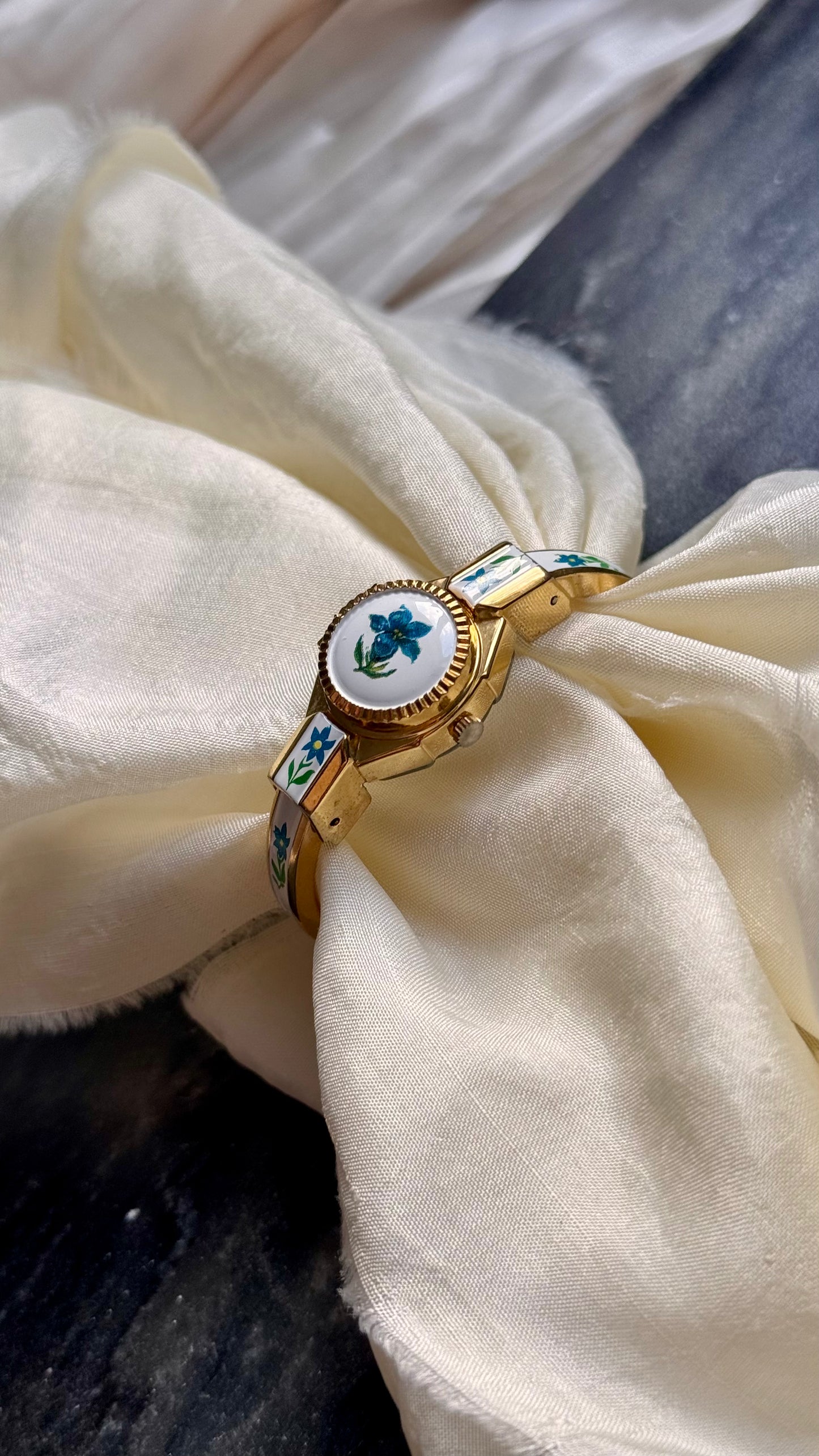 Clovat Peekaboo vintage watch