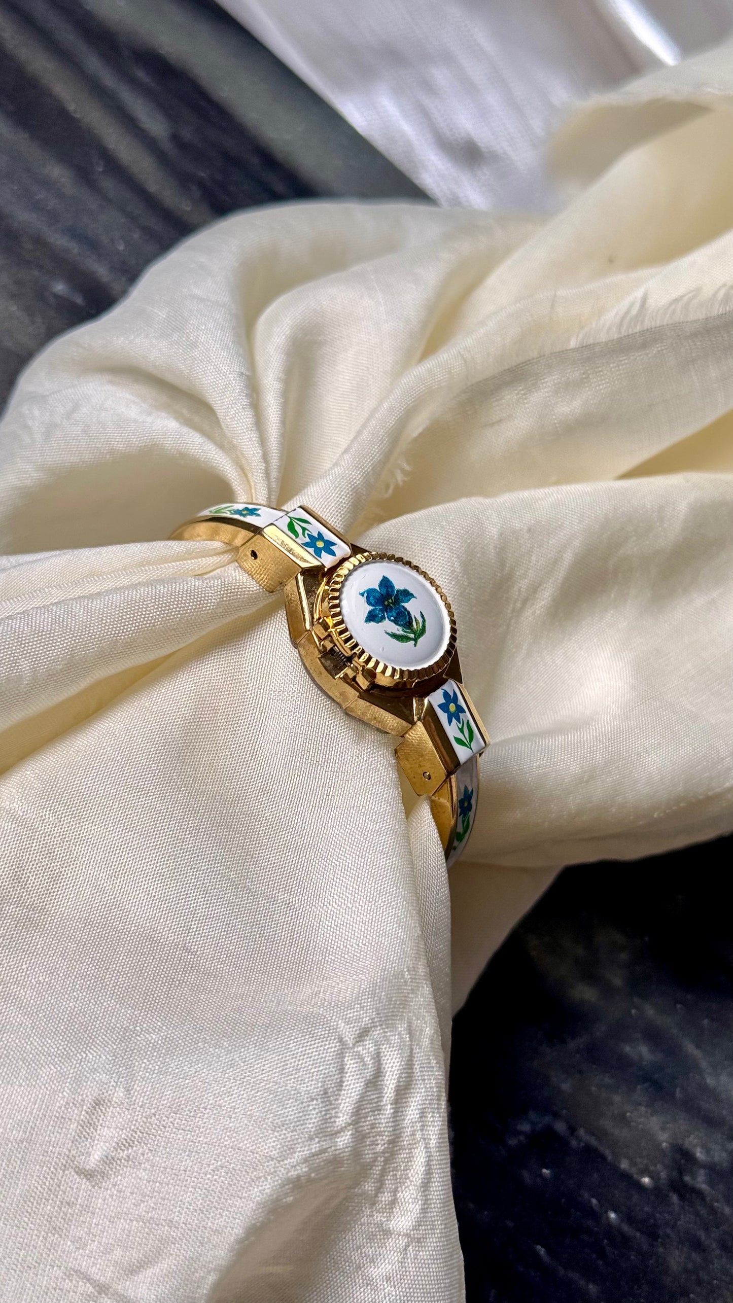 Clovat Peekaboo vintage watch