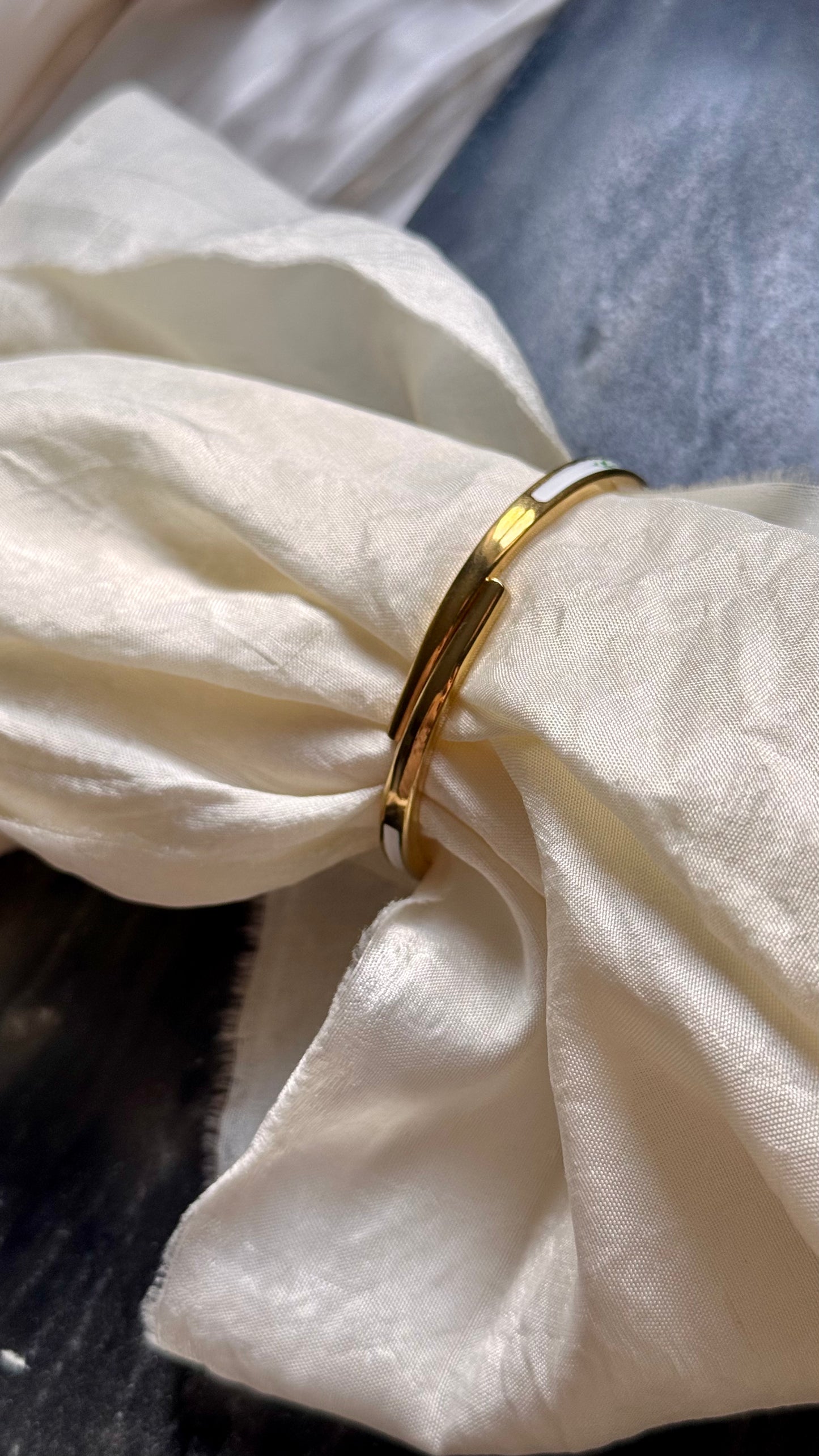 Clovat Peekaboo vintage watch