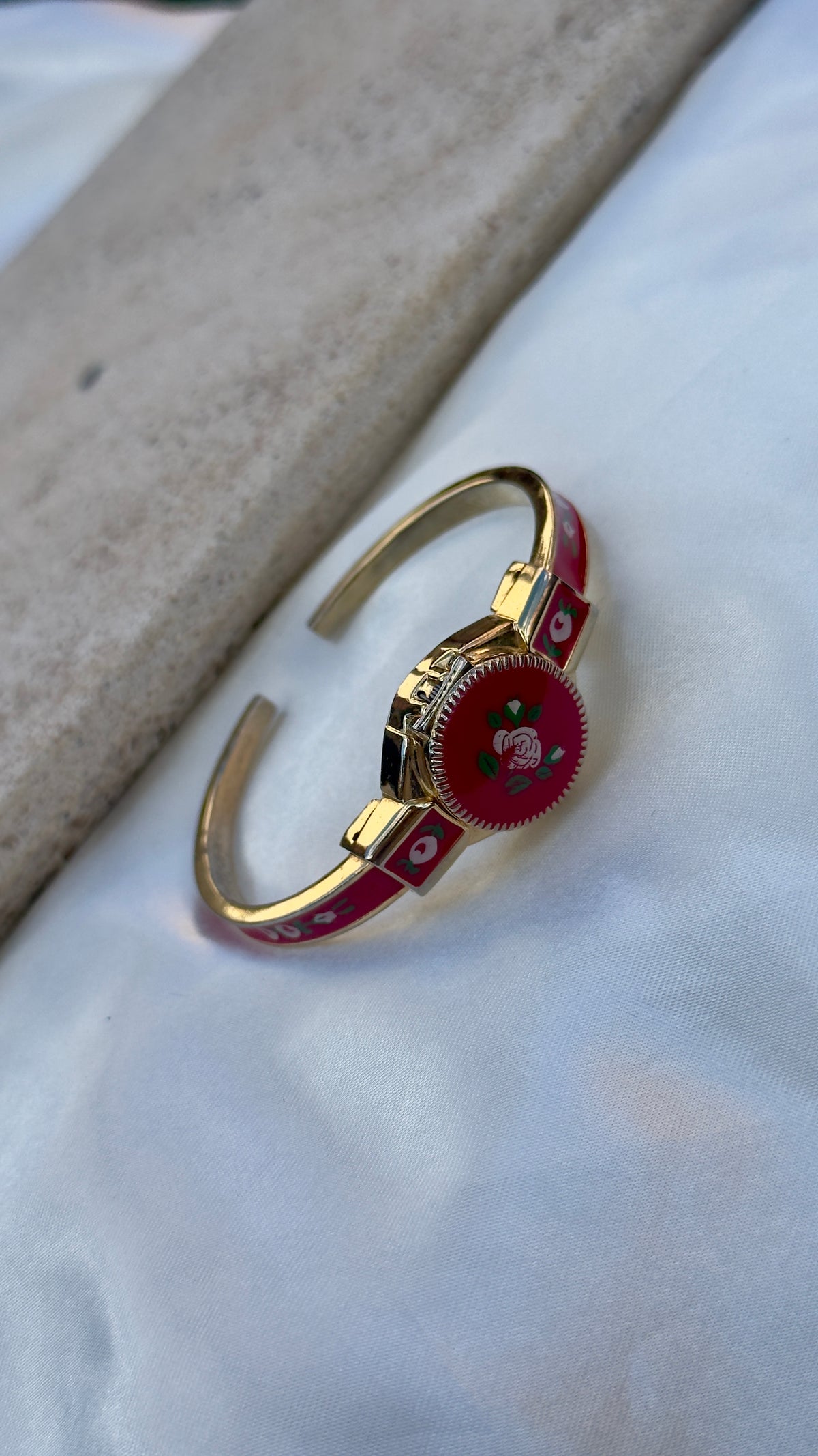 s Ara Peekaboo vintage watch