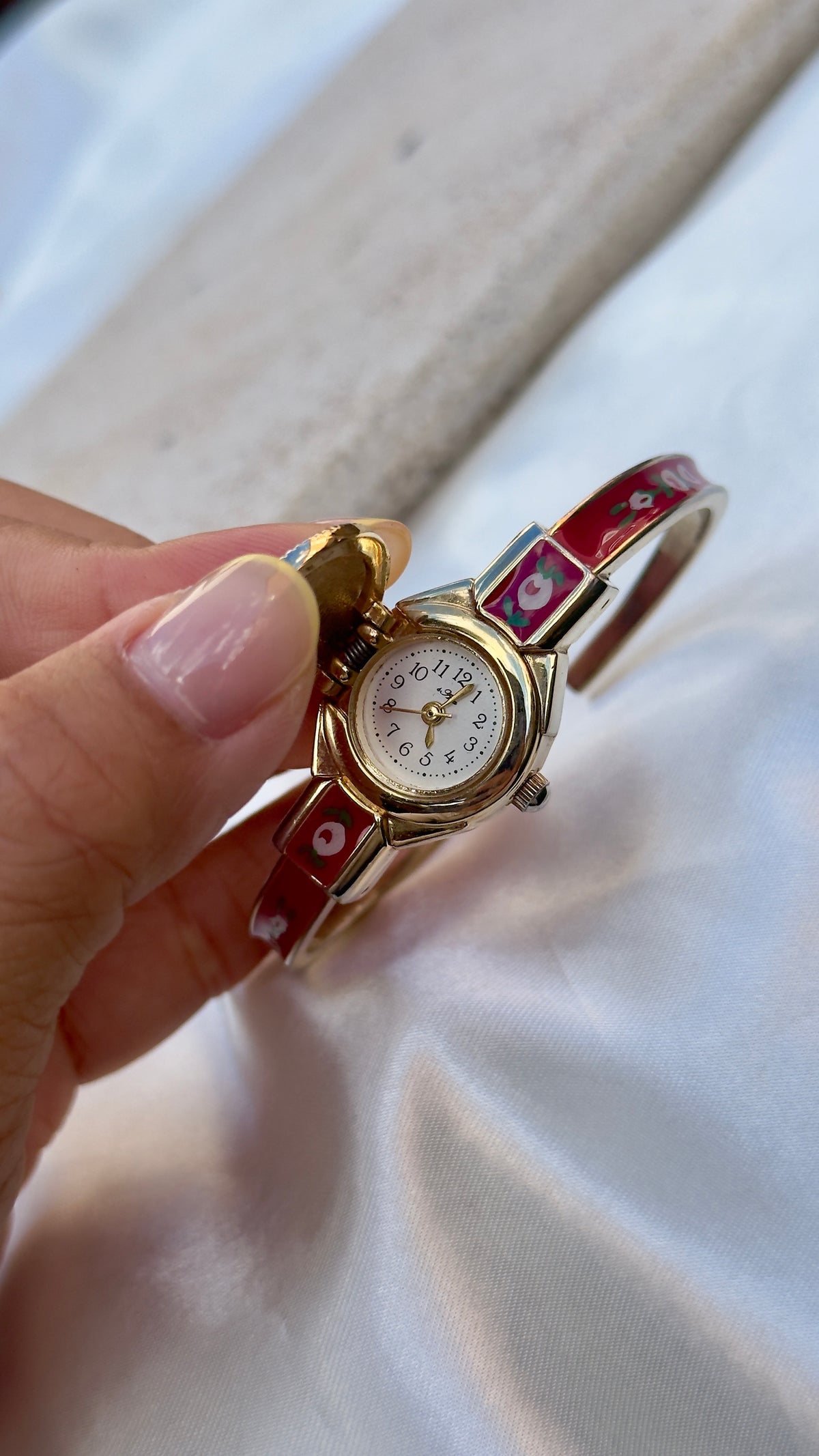 s Ara Peekaboo vintage watch