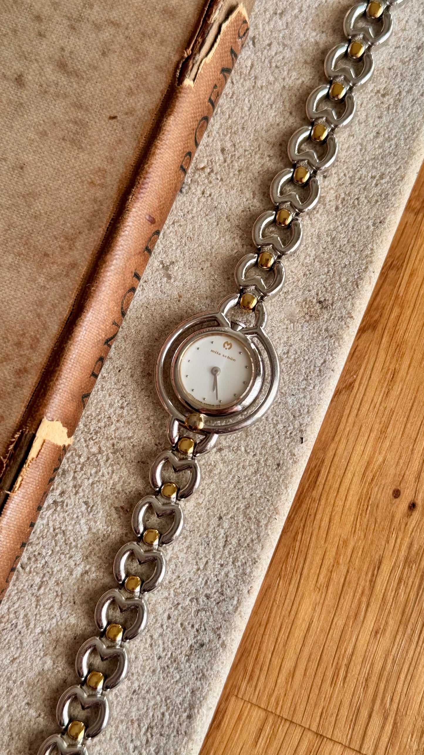 Mila Schön Vintage Watch - Dainty bracelet with slim case