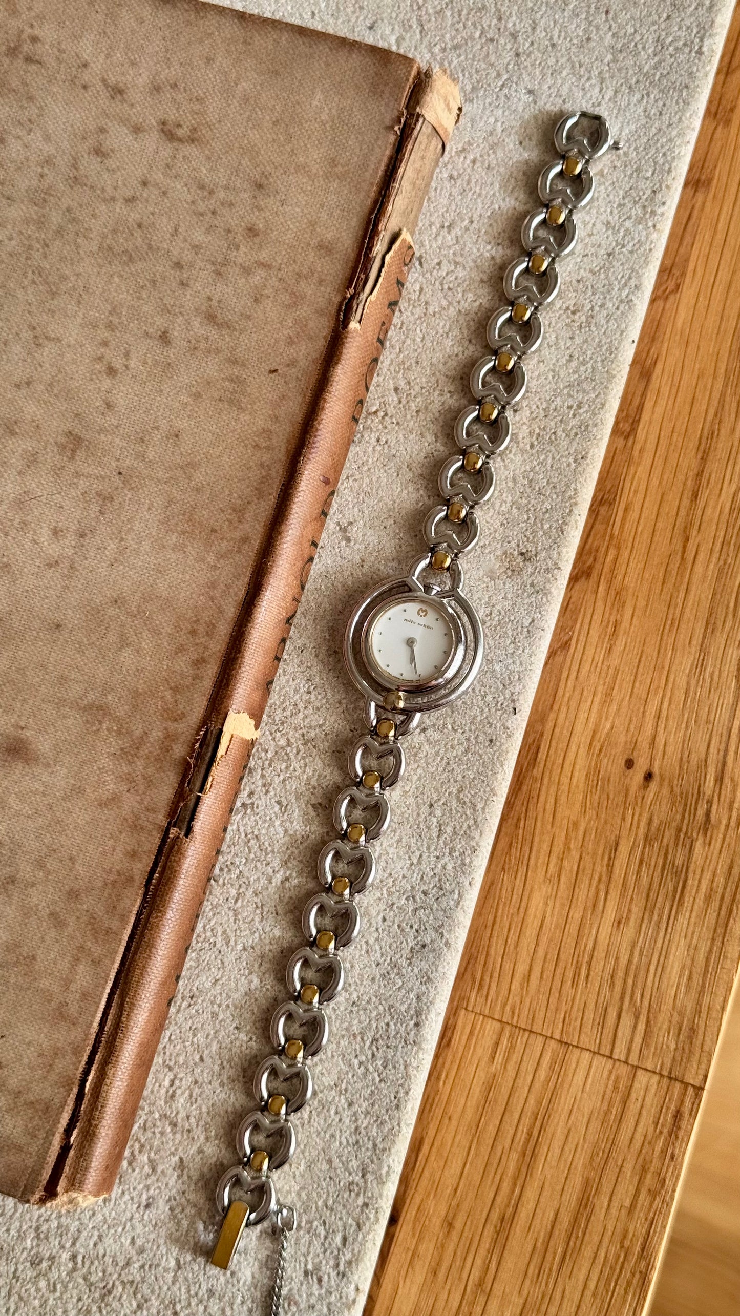 Mila Schön Vintage Watch - Dainty bracelet with slim case