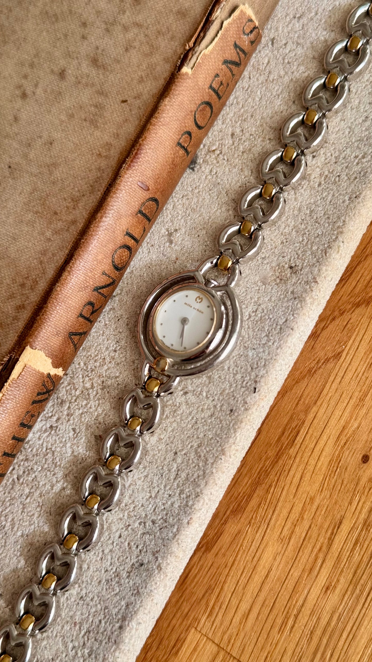 Mila Schön Vintage Watch - Dainty bracelet with slim case