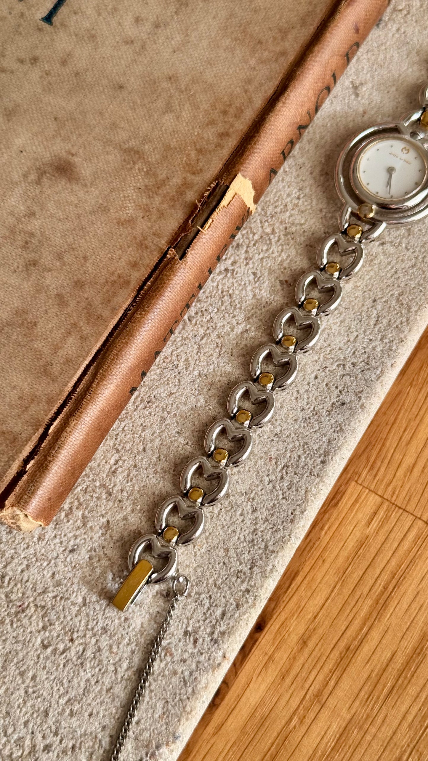 Mila Schön Vintage Watch - Dainty bracelet with slim case