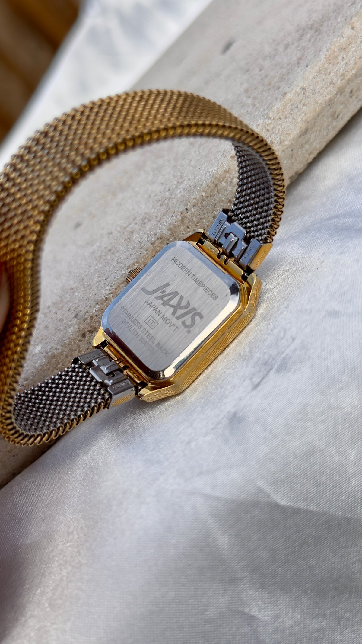 Citizen Script Vintage Tank Watch 1990s - Gold plated, stretch band
