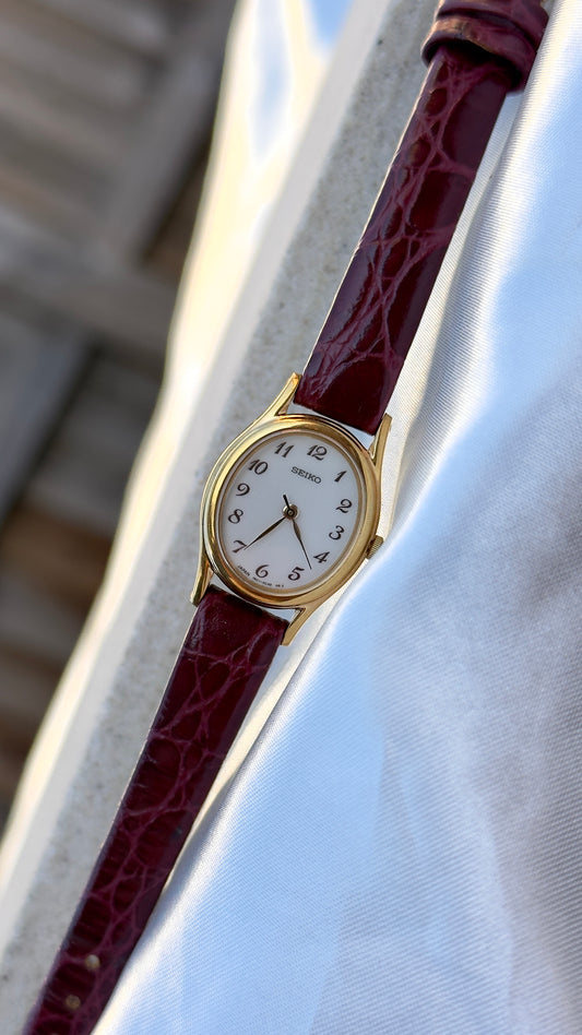 Seiko 1993 Oval Dial Vintage Watch - 18k Gold Plated - Original Buckle and Bracelet