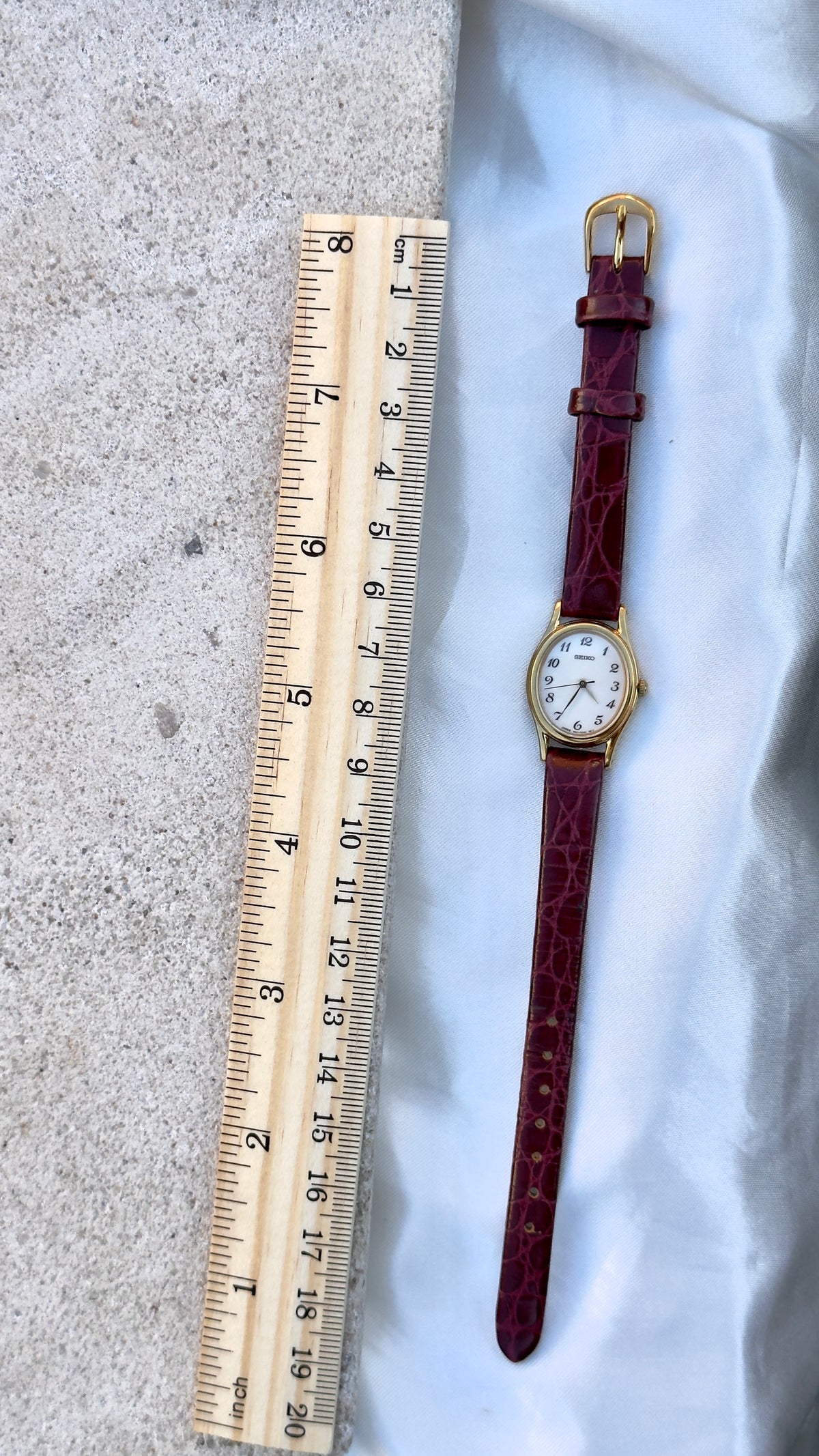 Seiko 1993 Oval Dial Vintage Watch - 18k Gold Plated - Original Buckle and Bracelet