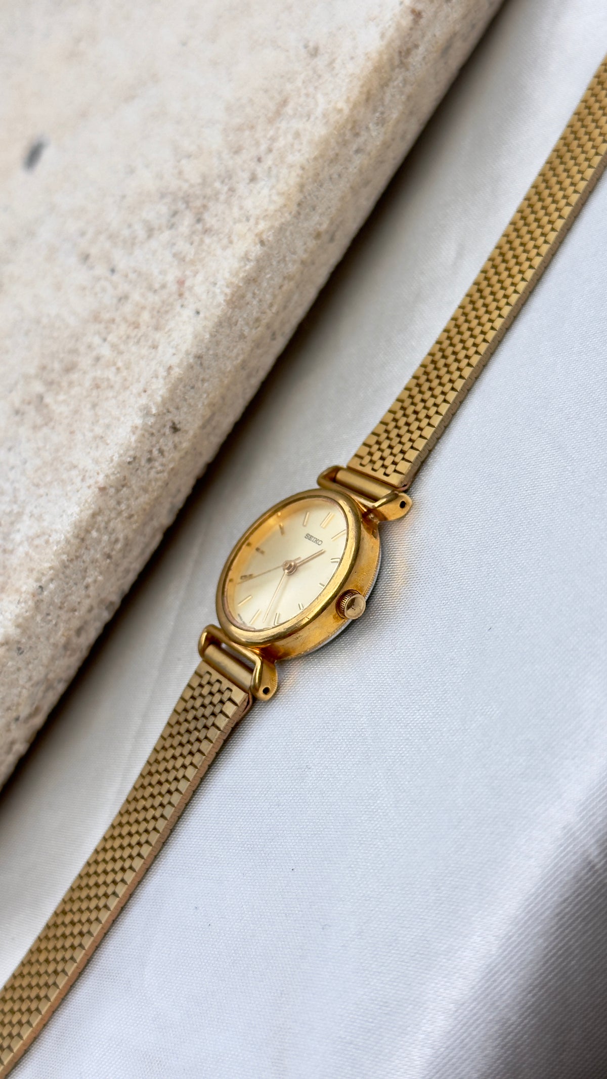 Near Mint Conditiion Seiko Mesh Bracelet Vintage Watch 1992 - Champagne Dial