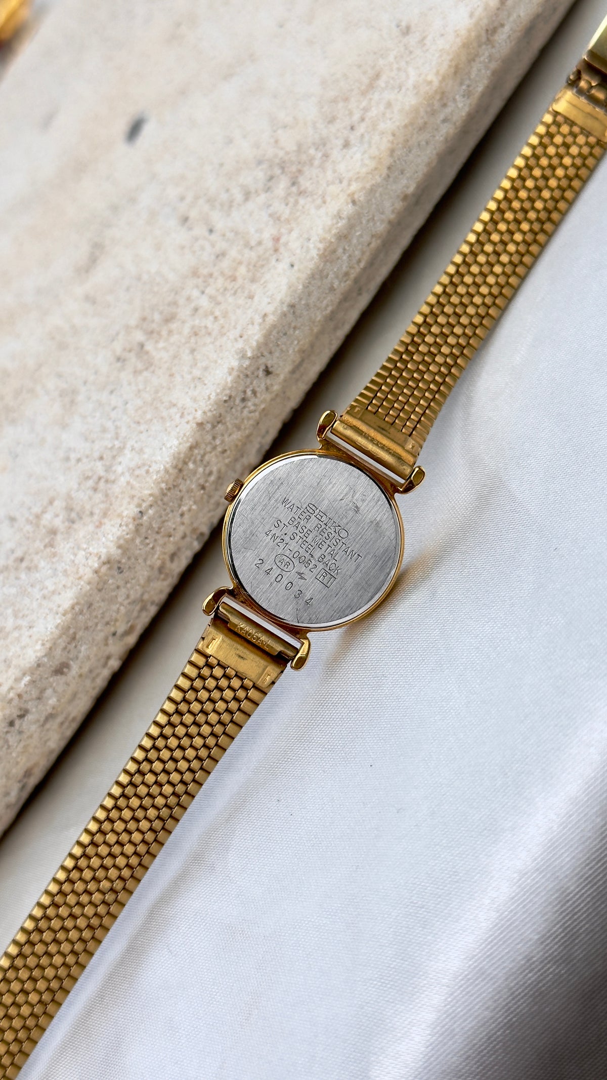 Near Mint Conditiion Seiko Mesh Bracelet Vintage Watch 1992 - Champagne Dial