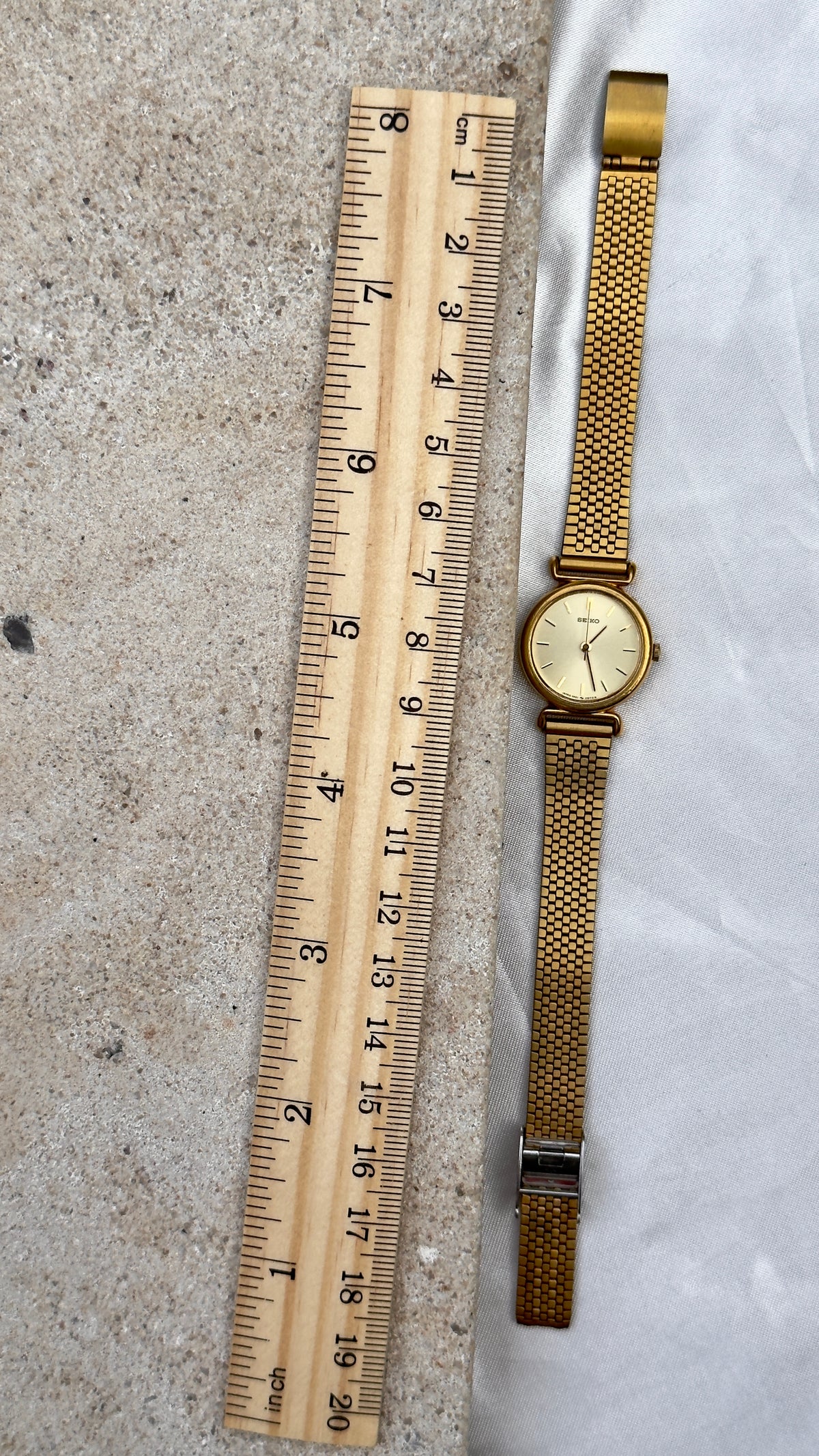 Near Mint Conditiion Seiko Mesh Bracelet Vintage Watch 1992 - Champagne Dial
