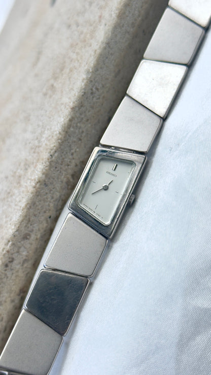 Asymmetrical Seiko Vintage Watch 1995 - Silver Tone