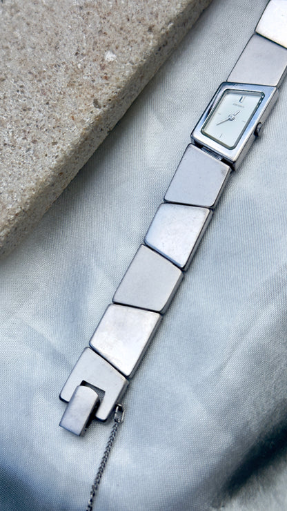 Asymmetrical Seiko Vintage Watch 1995 - Silver Tone