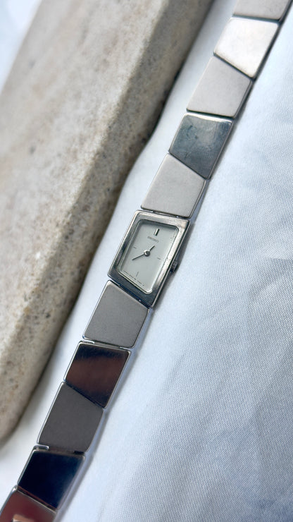 Asymmetrical Seiko Vintage Watch 1995 - Silver Tone